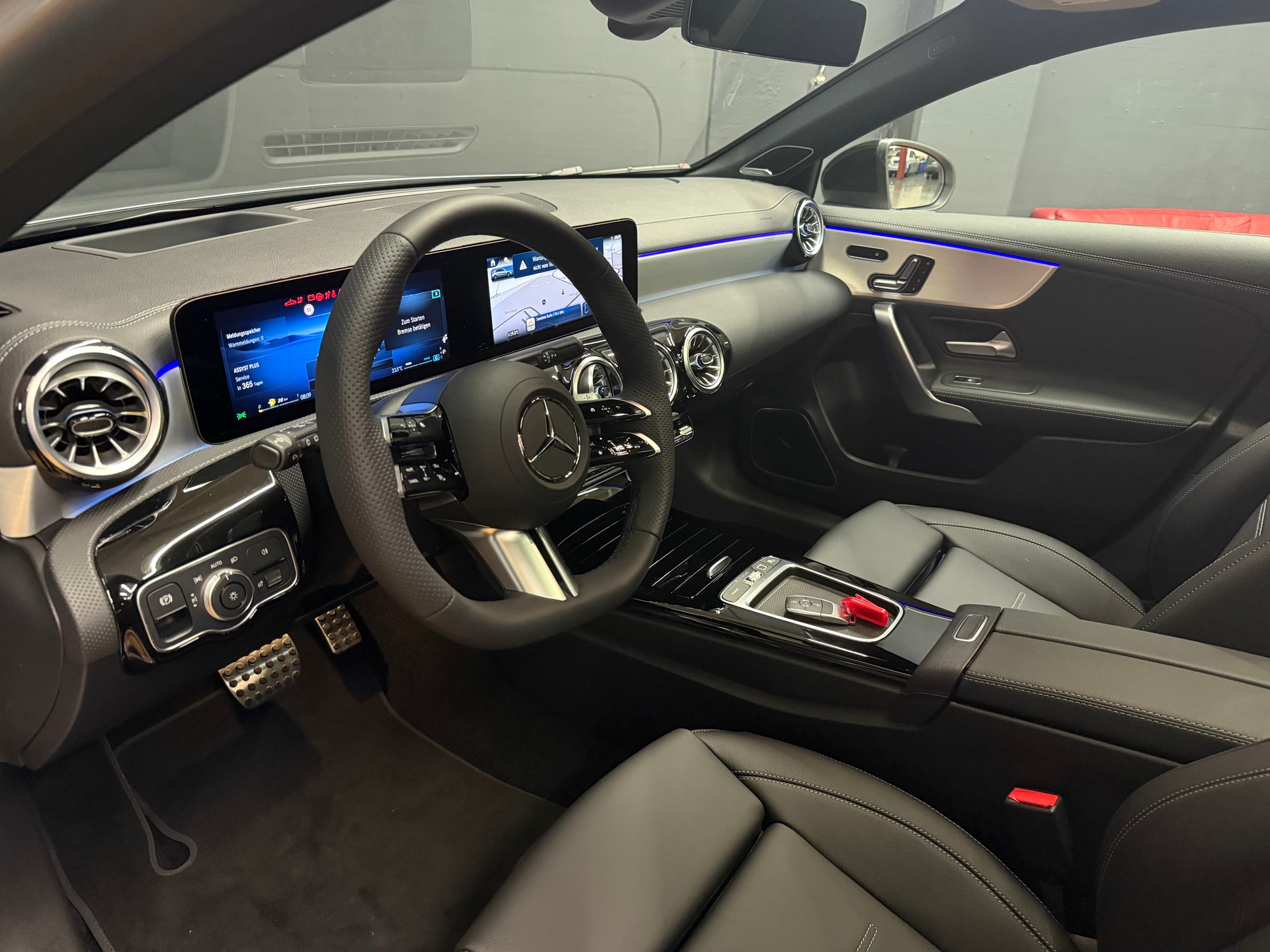 MERCEDES-BENZ A 220 4M - AMG / DISTRONIC / 360 Grad Kamera / Leder-Paket / Winter-Paket / Night-Paket-image-15