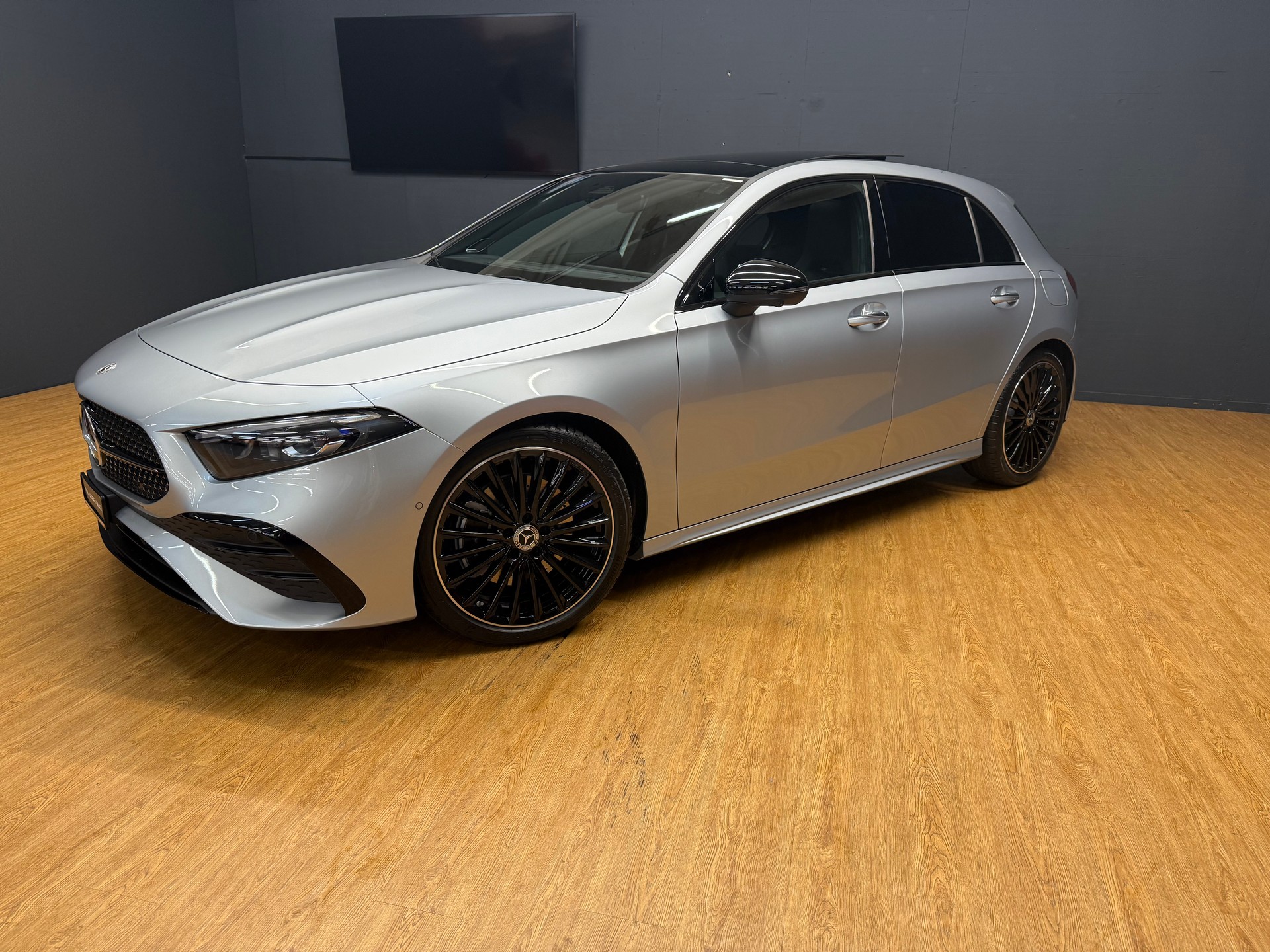 MERCEDES-BENZ A 220 4M - AMG / DISTRONIC / 360 Grad Kamera / Leder-Paket / Winter-Paket / Night-Paket-image-1