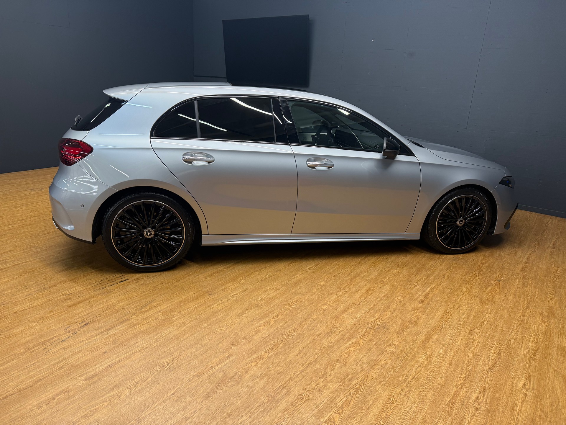 MERCEDES-BENZ A 220 4M - AMG / DISTRONIC / 360 Grad Kamera / Leder-Paket / Winter-Paket / Night-Paket-image-6