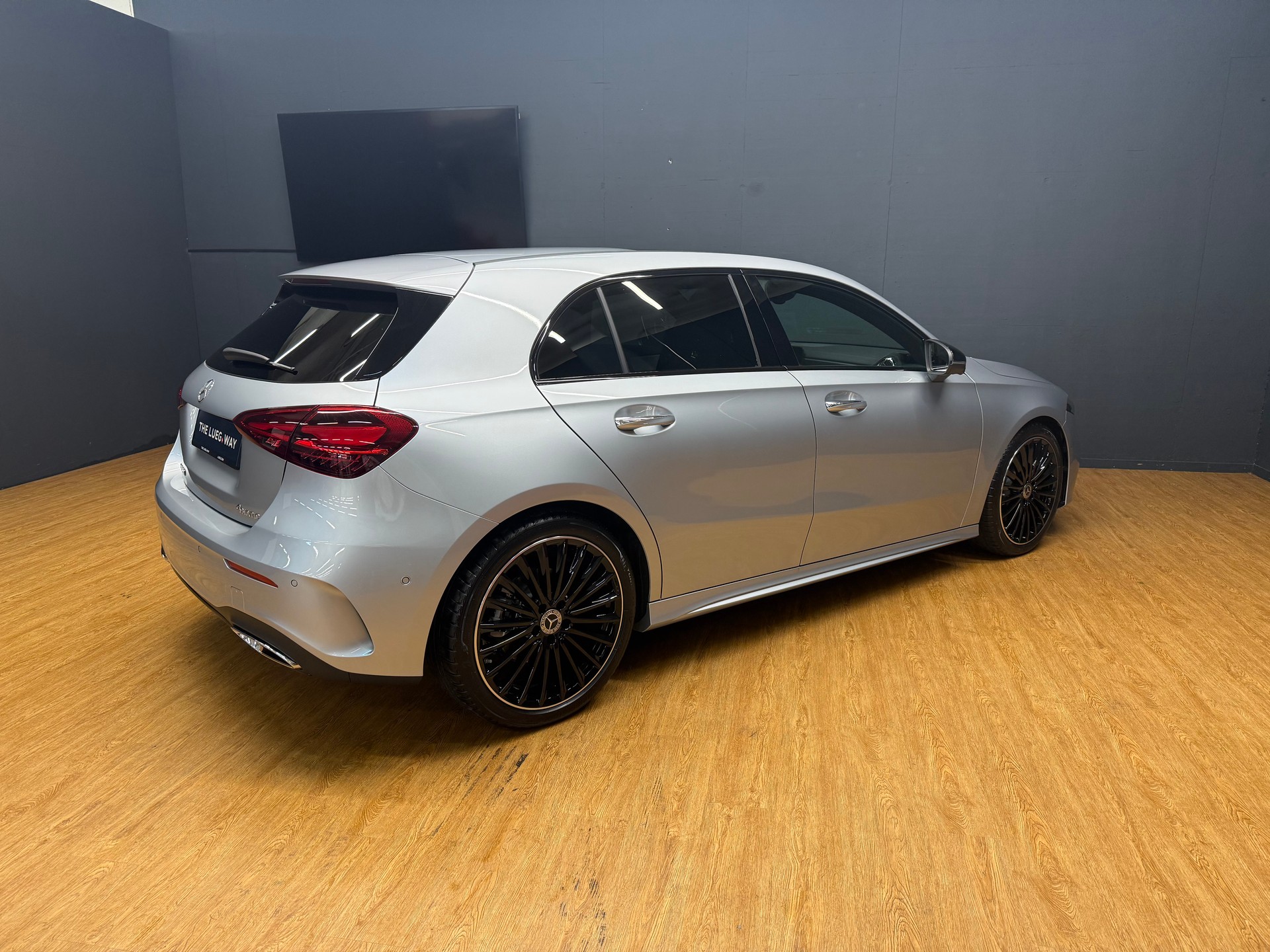 MERCEDES-BENZ A 220 4M - AMG / DISTRONIC / 360 Grad Kamera / Leder-Paket / Winter-Paket / Night-Paket-image-7