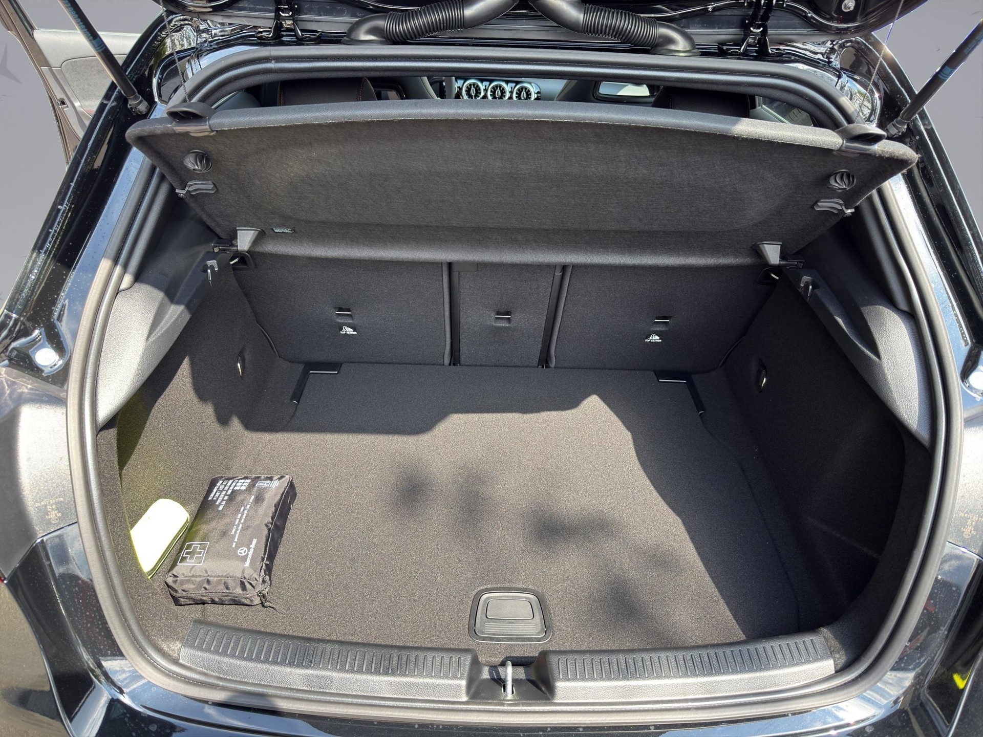 MERCEDES-BENZ A 250 AMG Line 4m-image-11