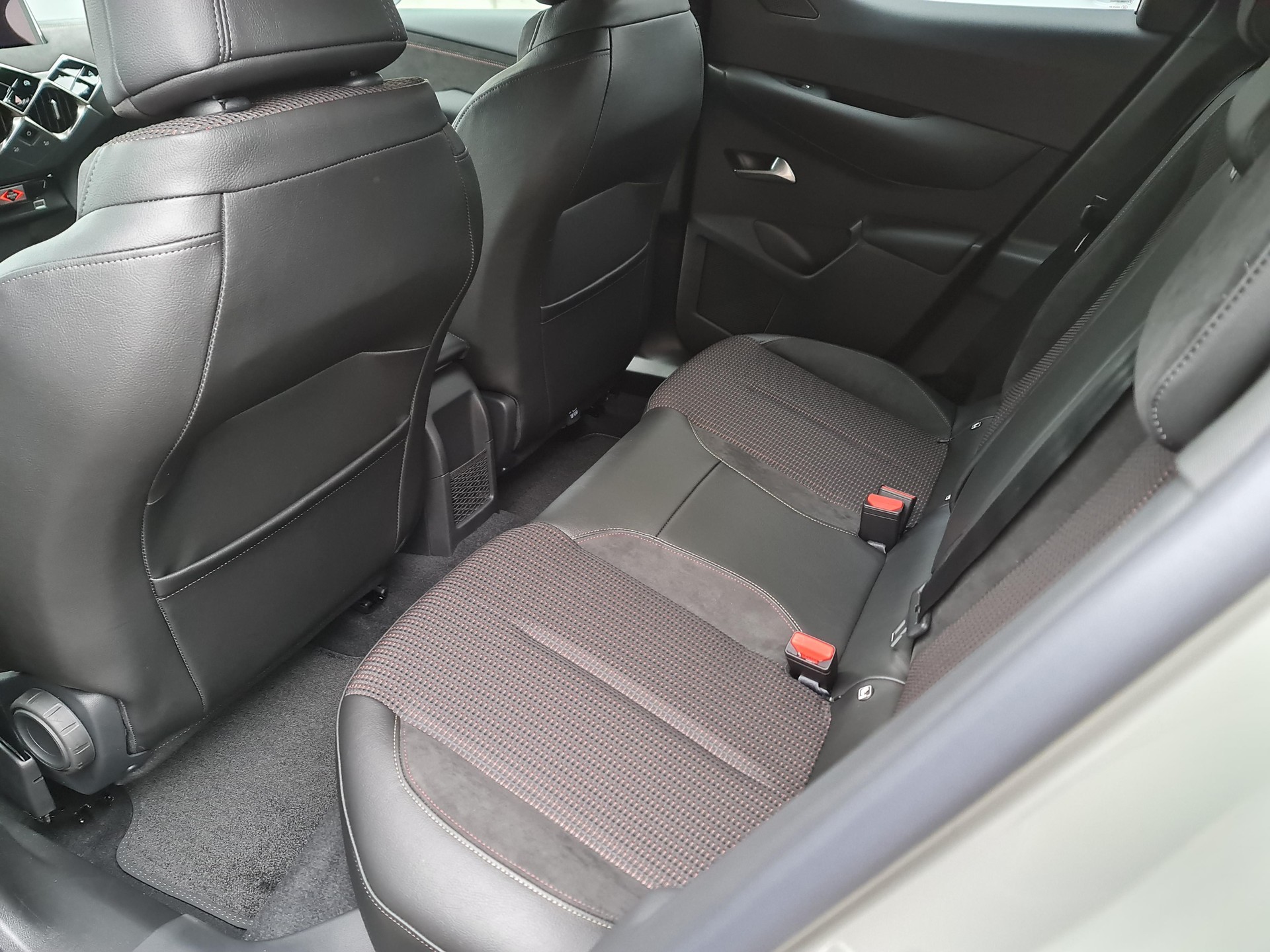 DS AUTOMOBILES 3 1.2 PureTech 130 Performance Line+-image-10