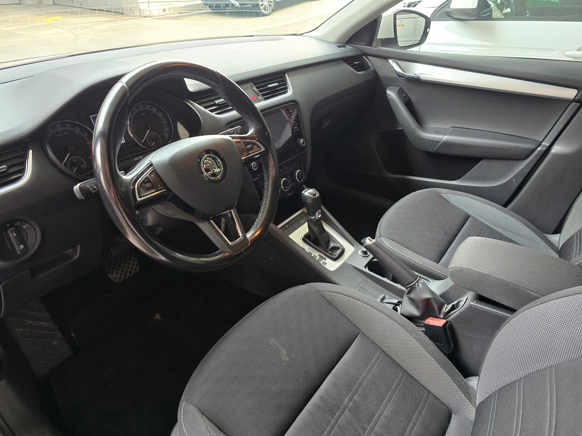 SKODA Octavia Combi 1.6 TDI Active DSG-image-4