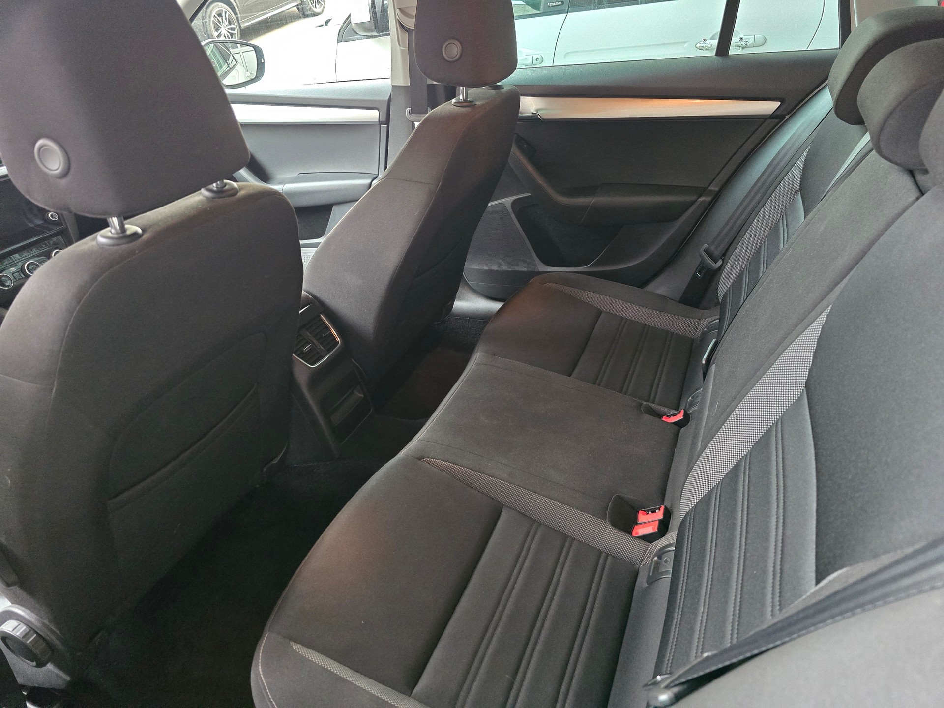 SKODA Octavia Combi 1.6 TDI Active DSG-image-5