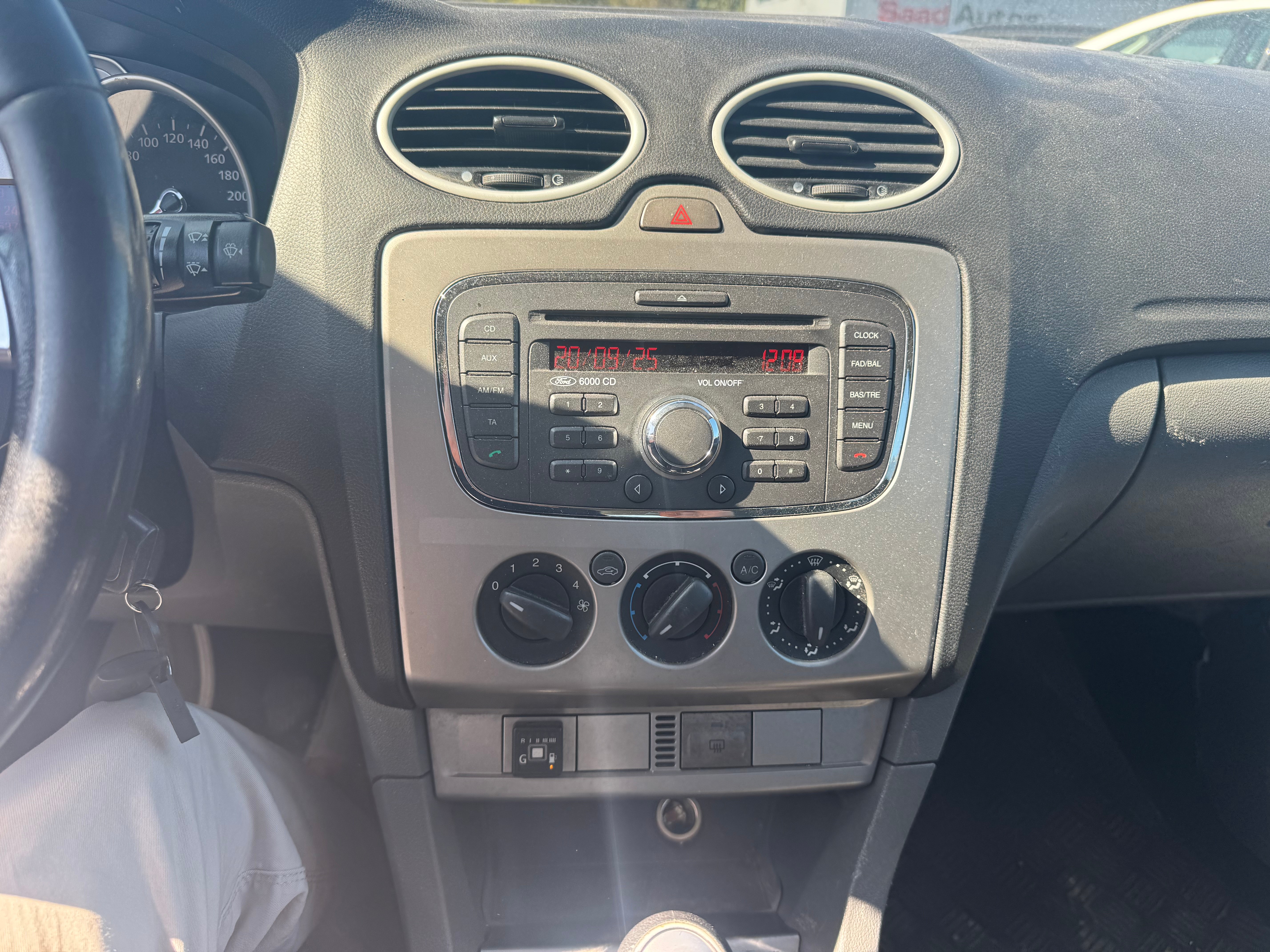 FORD Focus 1.6i VCT Carving — slika 12