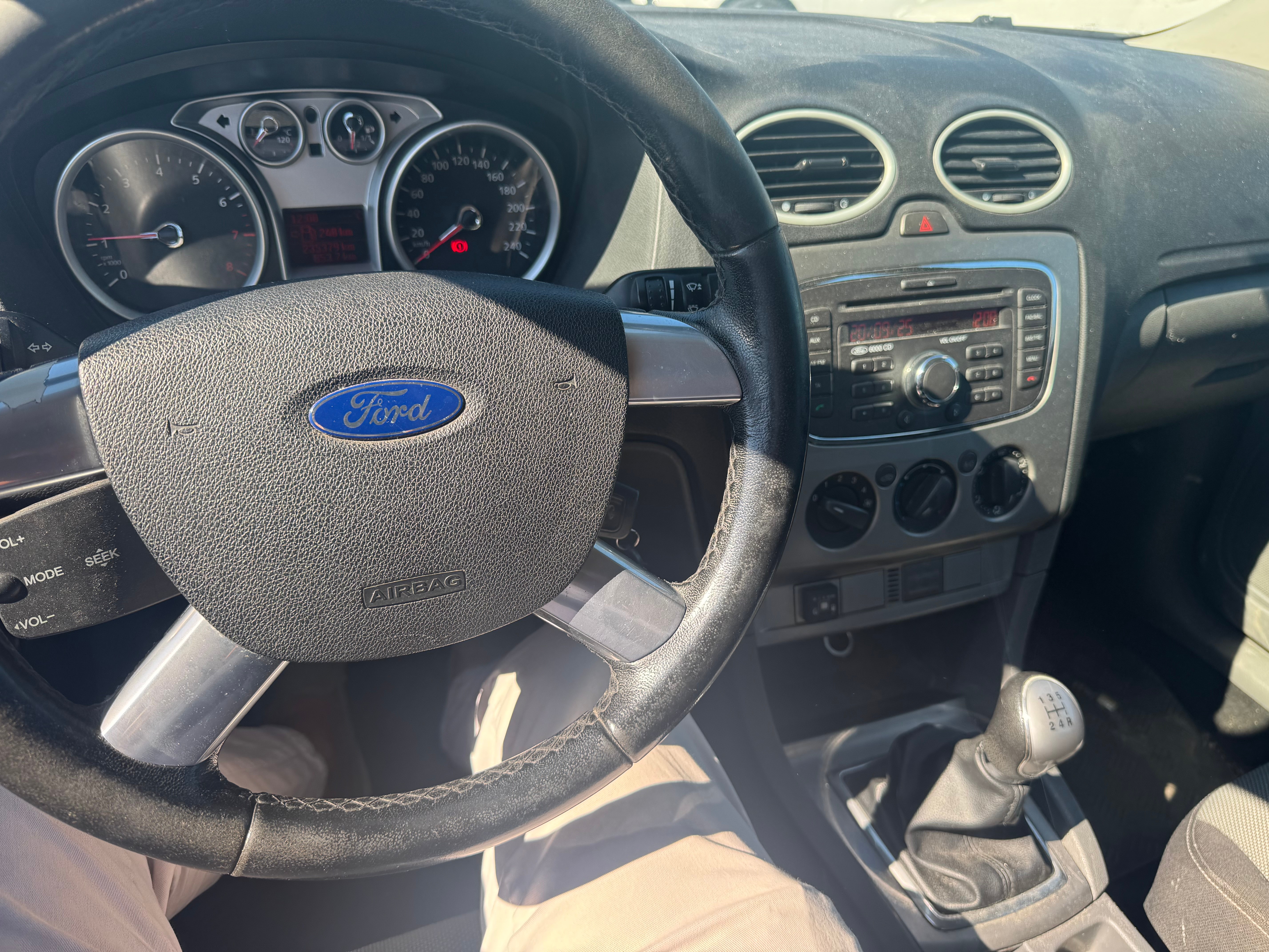 FORD Focus 1.6i VCT Carving — slika 13