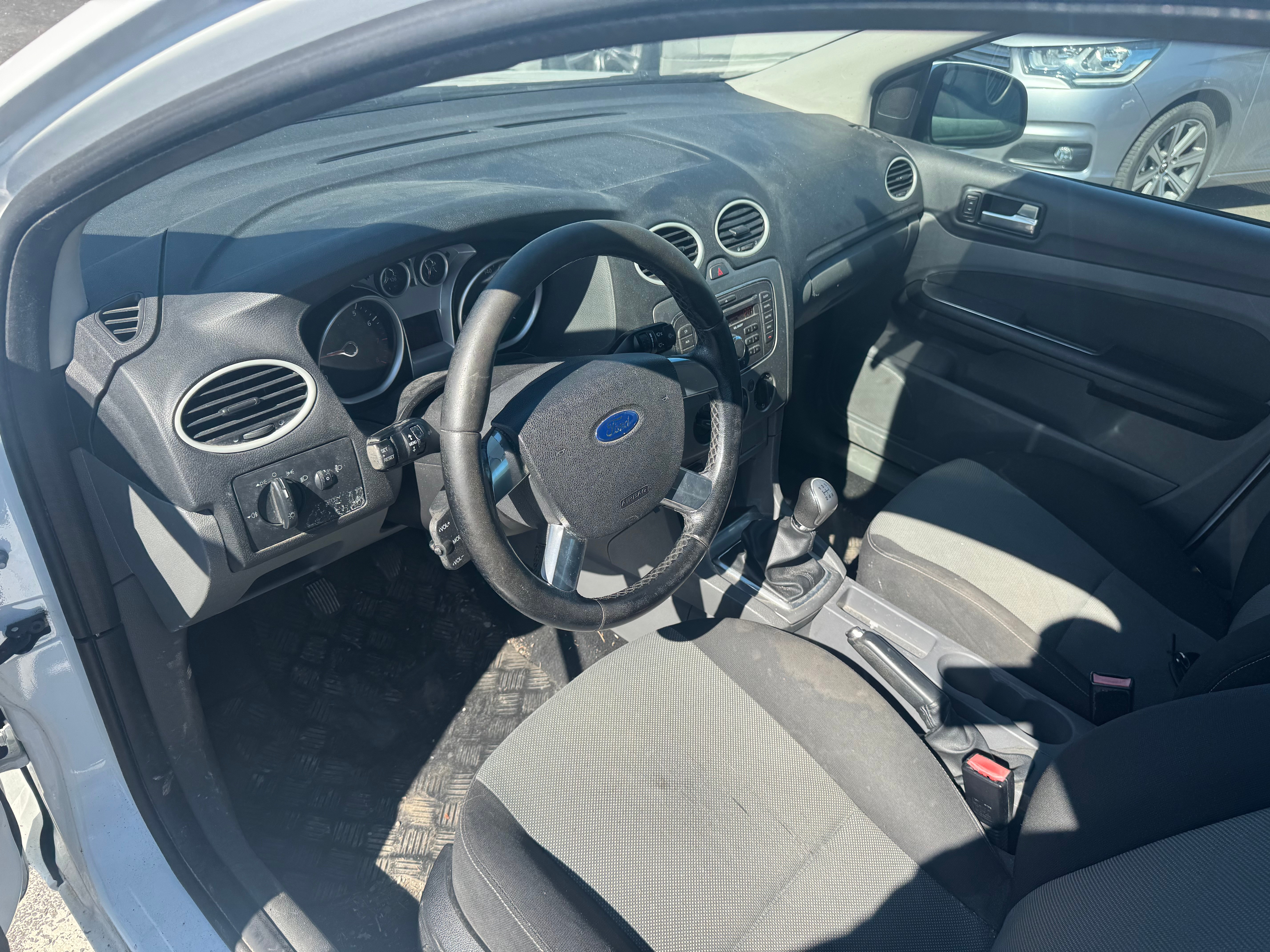 FORD Focus 1.6i VCT Carving — slika 9