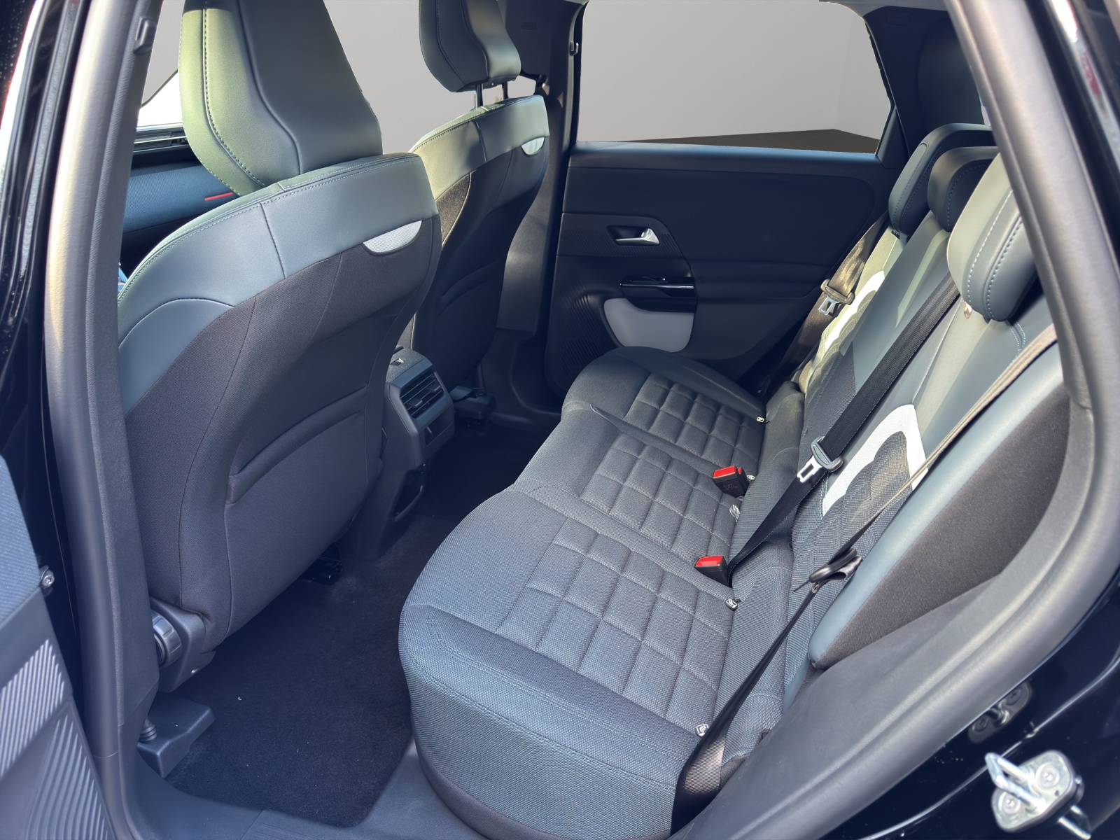 CITROEN E-C5 Aircross 73 kWh Plus-image-4
