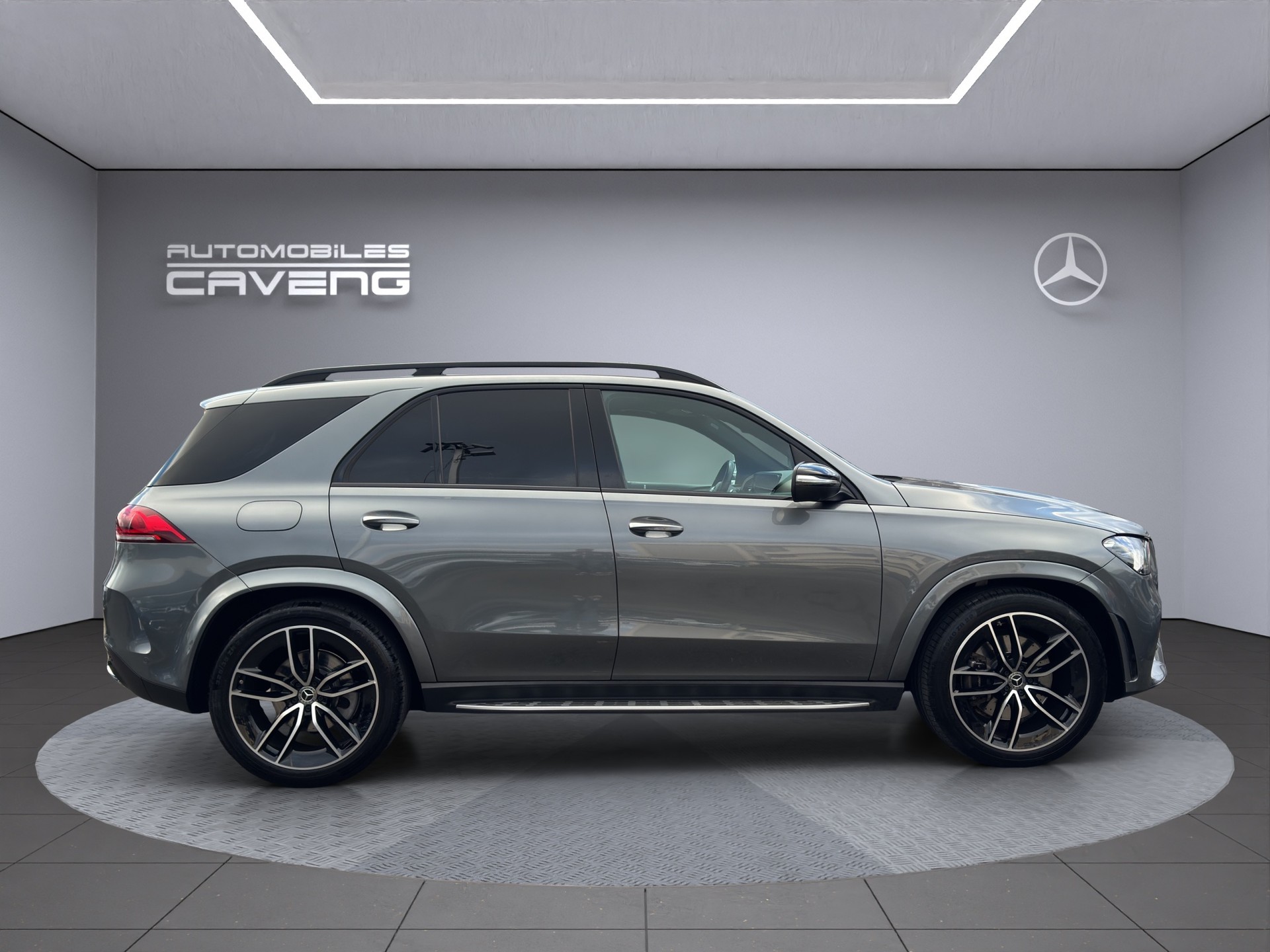 MERCEDES-BENZ GLE 300 d 4Matic AMG Line 9G-Tronic-image-5