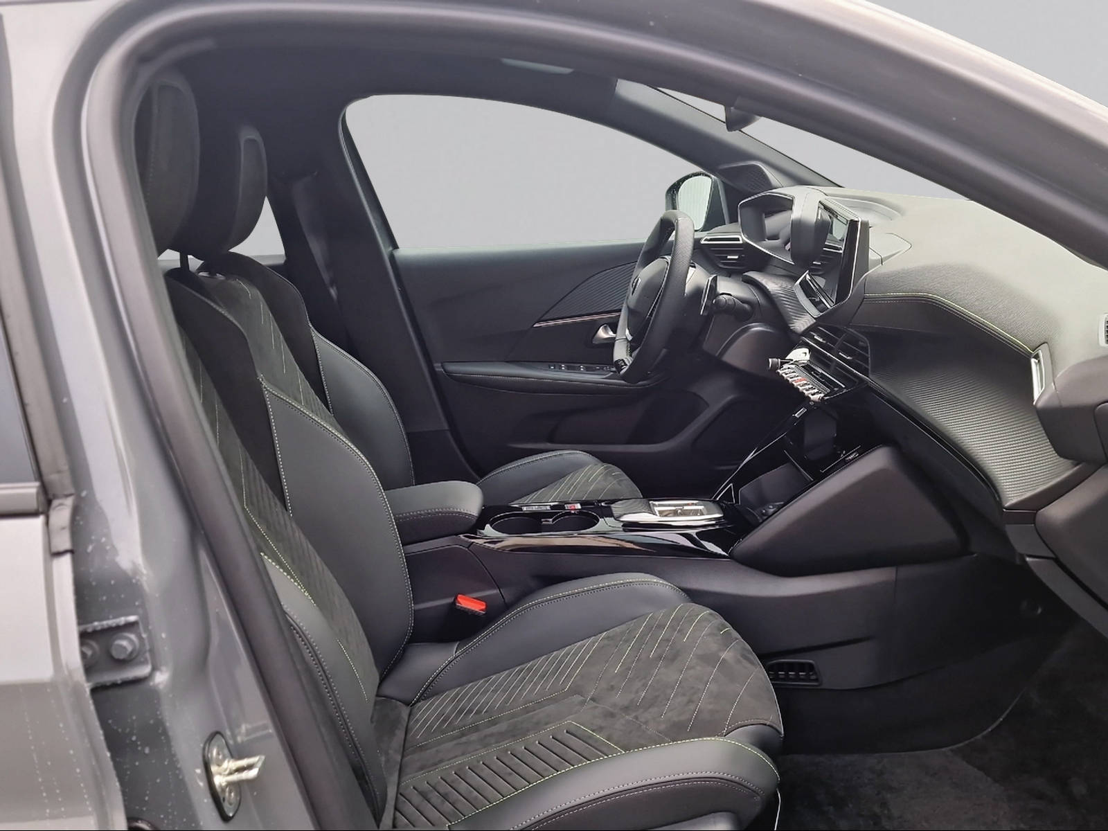 PEUGEOT 208 1.2 Hybrid GT-image-12