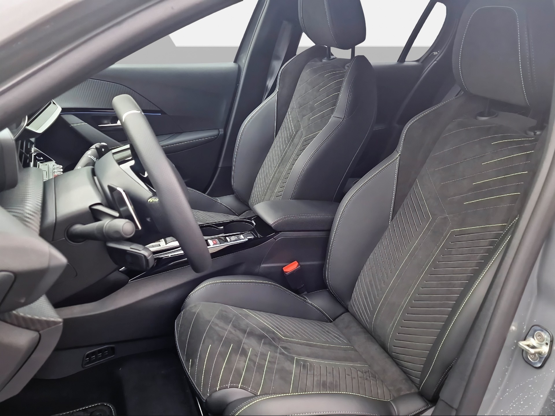PEUGEOT 208 1.2 Hybrid GT-image-9