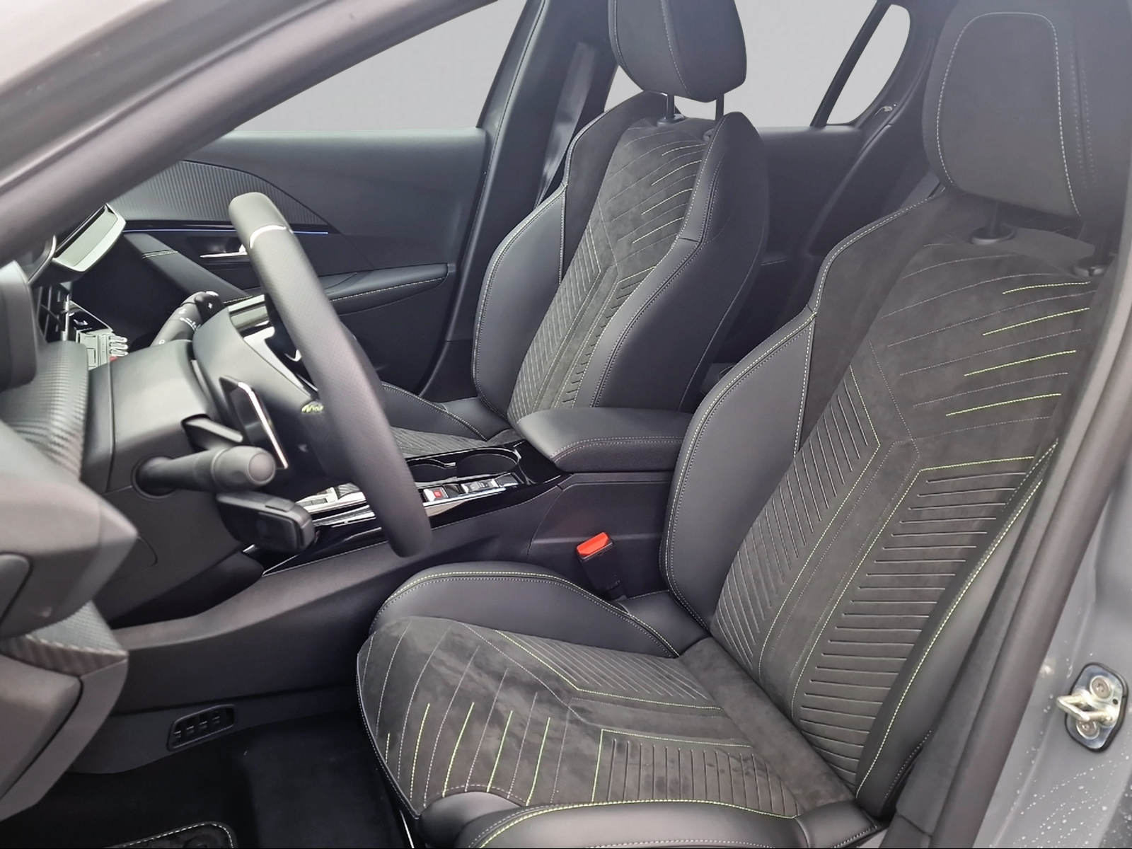 PEUGEOT 208 1.2 Hybrid GT-image-11