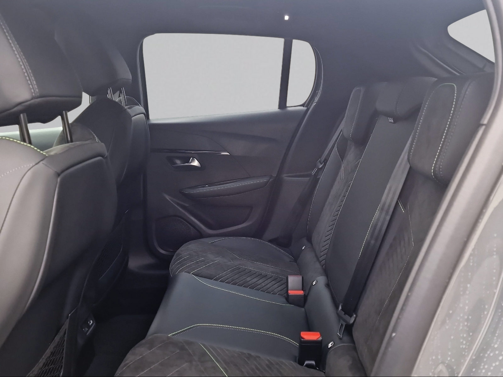 PEUGEOT 208 1.2 Hybrid GT-image-7