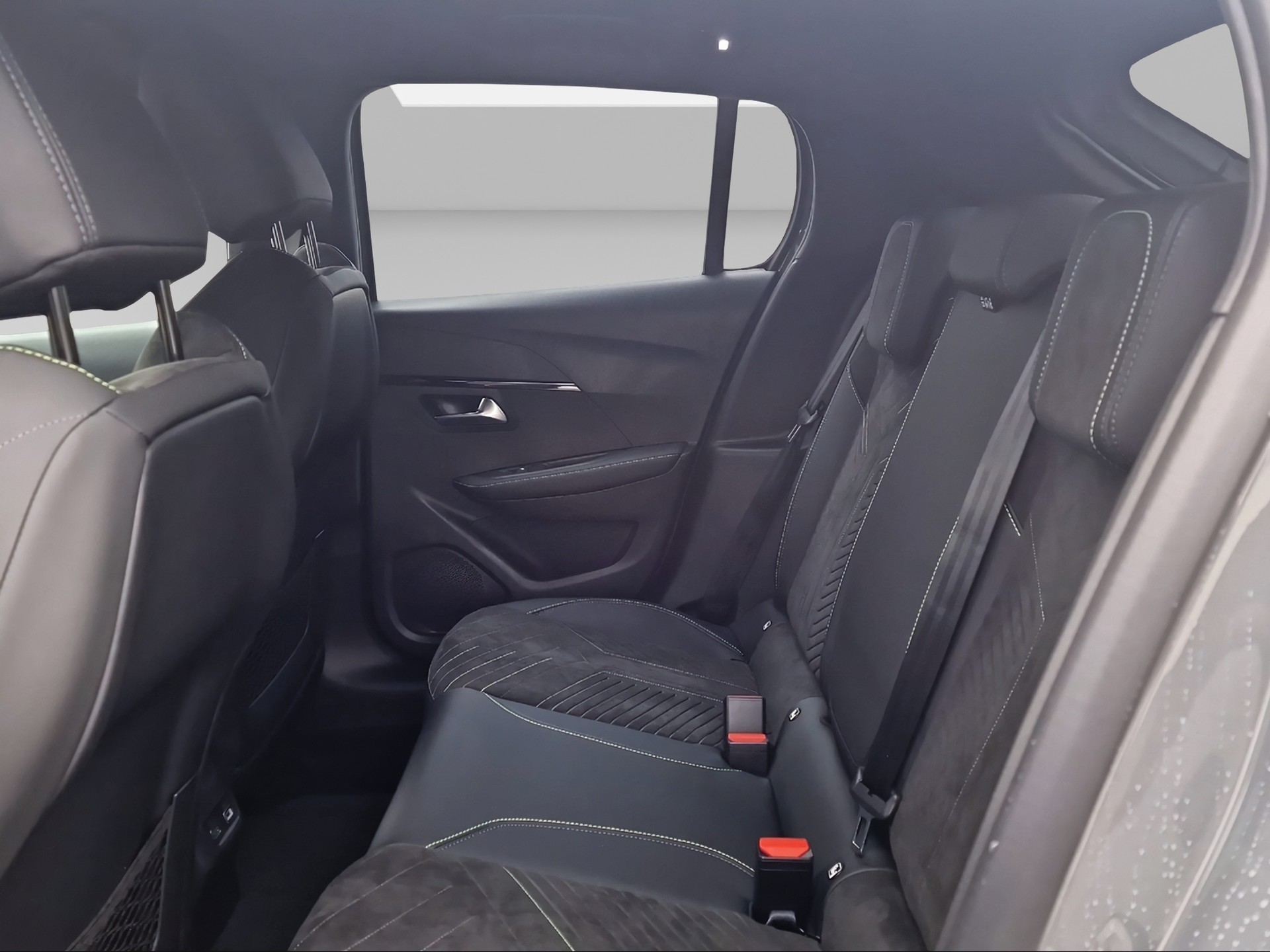 PEUGEOT 208 1.2 Hybrid GT-image-11