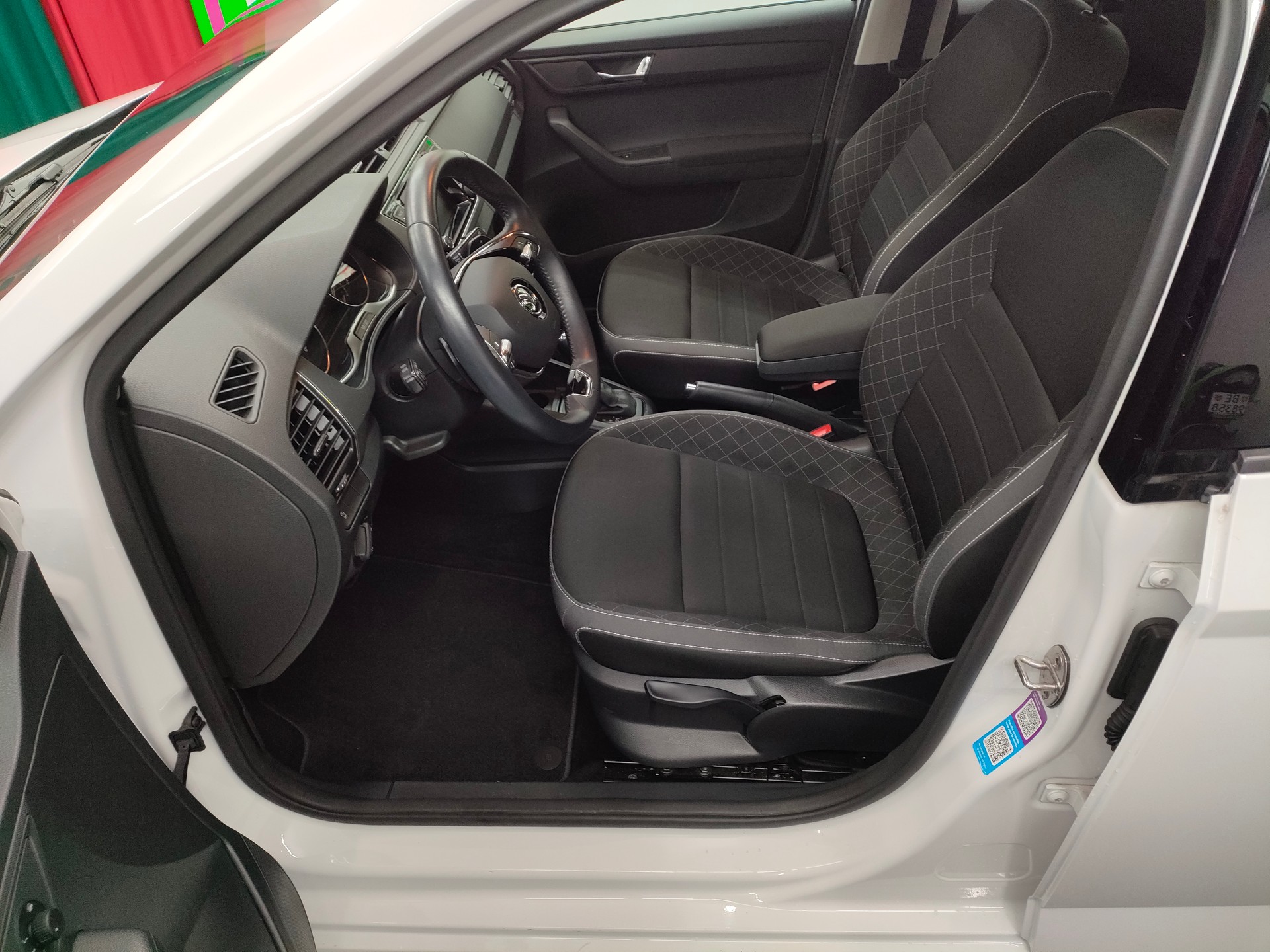 SKODA Fabia 1.0 TSI Ambition DSG-image-10