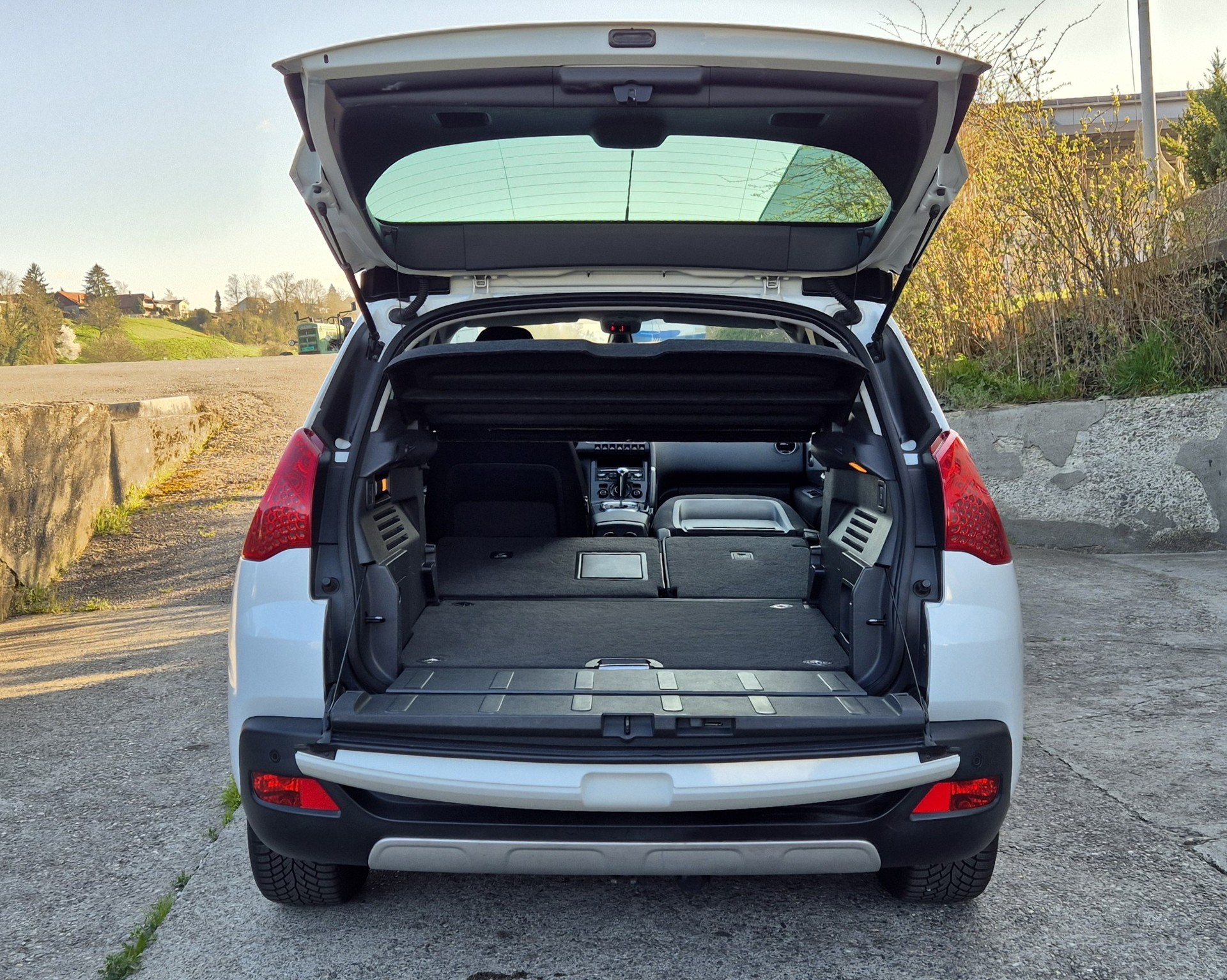 PEUGEOT 3008 2.0 HDI Allure Tiptronic-image-2