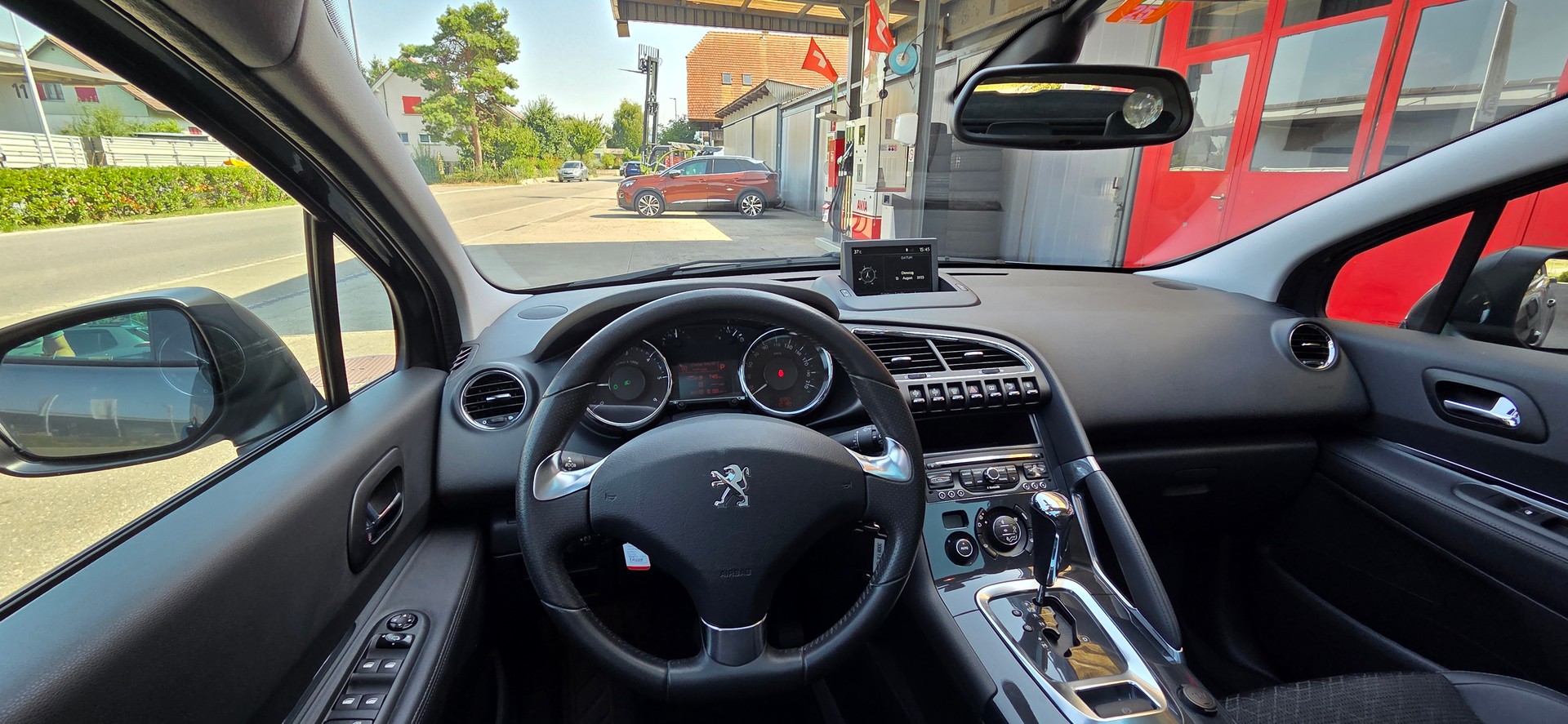 PEUGEOT 3008 2.0 HDI Allure Tiptronic-image-3