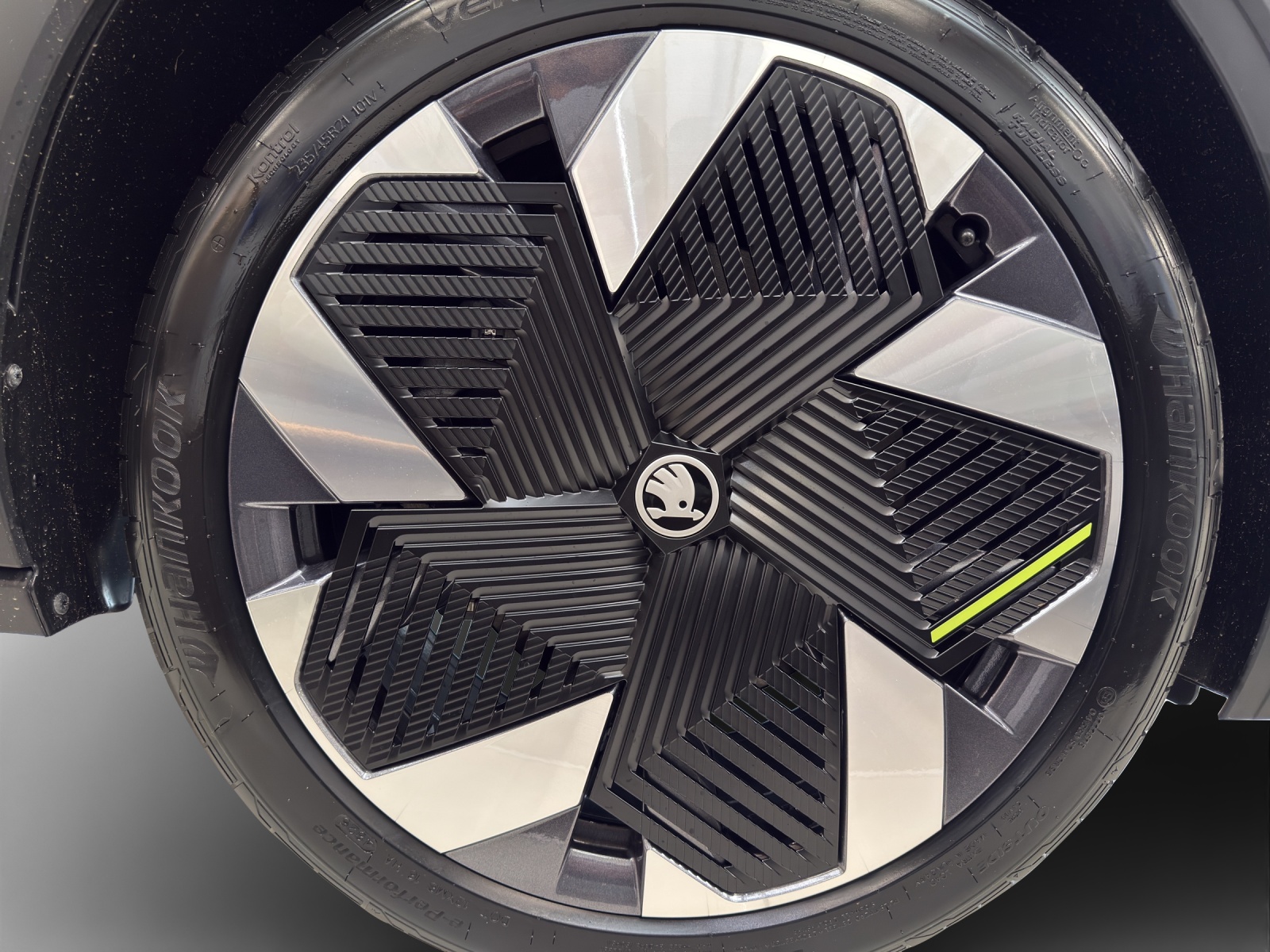SKODA Elroq RS 4x4-image-13