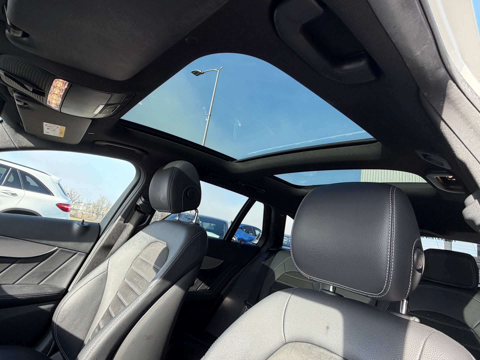 MERCEDES-BENZ C 300 AMG Line 9G-Tronic-image-12