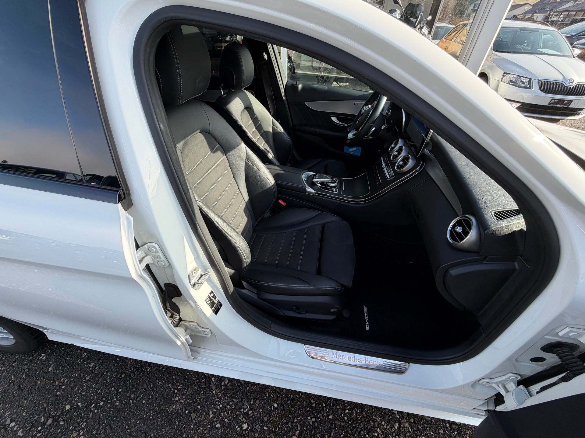MERCEDES-BENZ C 300 AMG Line 9G-Tronic-image-9