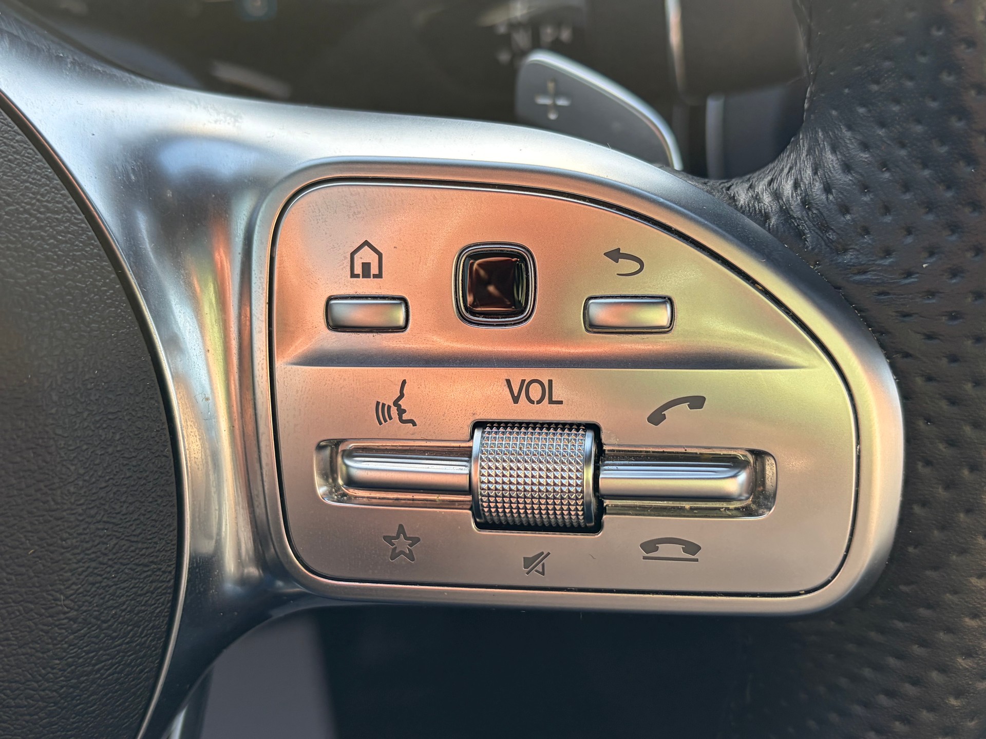 MERCEDES-BENZ C 300 AMG Line 9G-Tronic-image-16