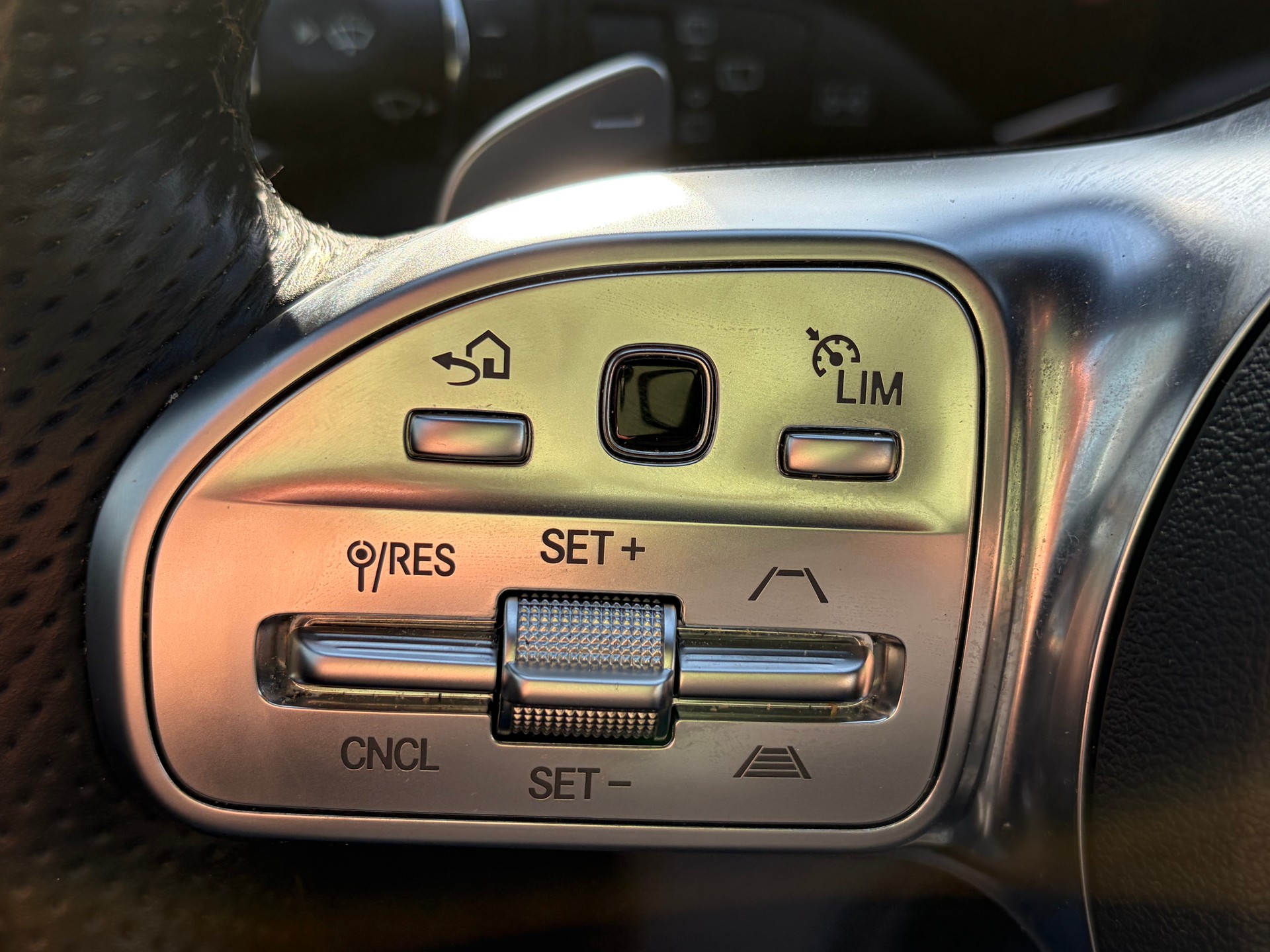 MERCEDES-BENZ C 300 AMG Line 9G-Tronic-image-15