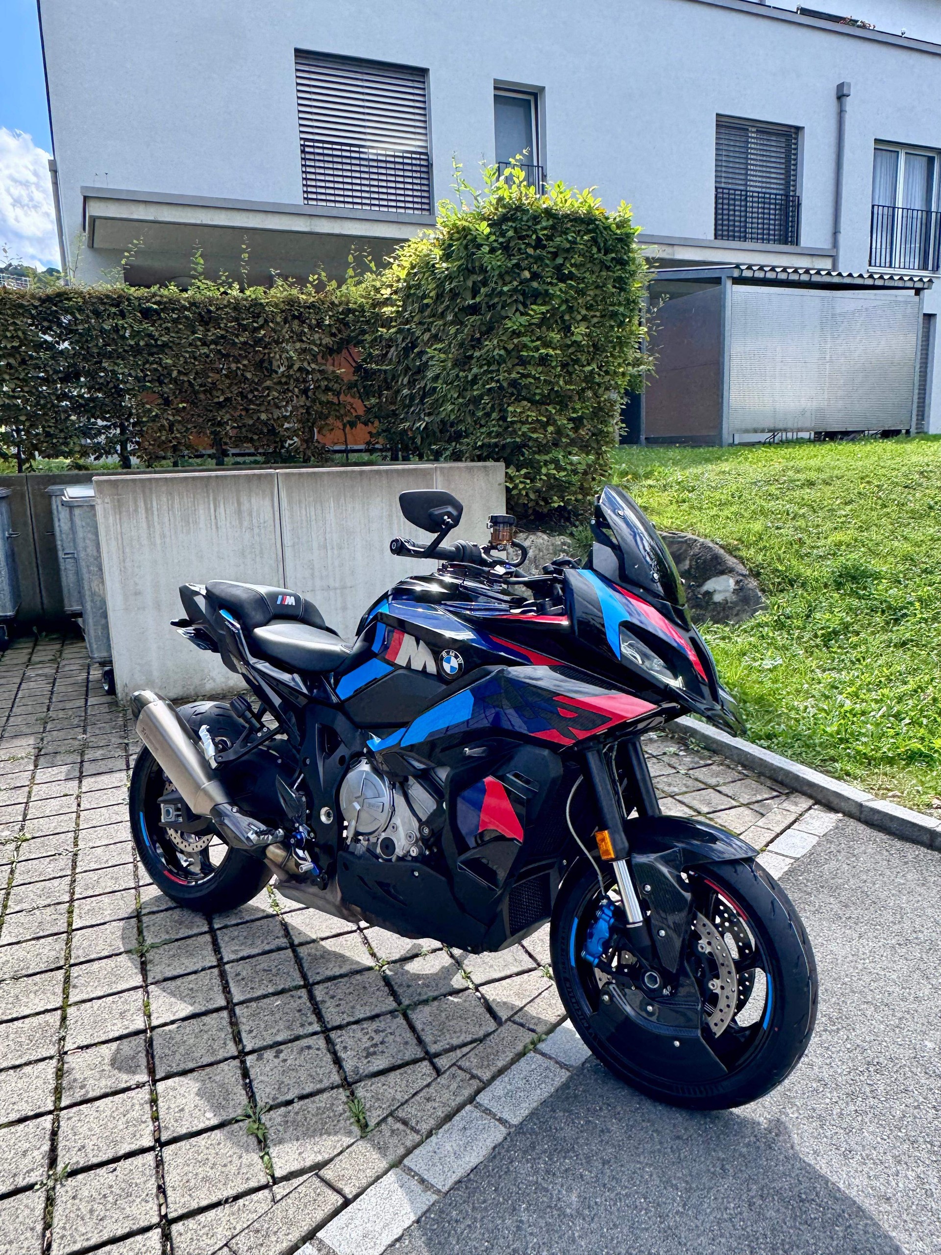 BMW M 1000 XR-showroom-element-2