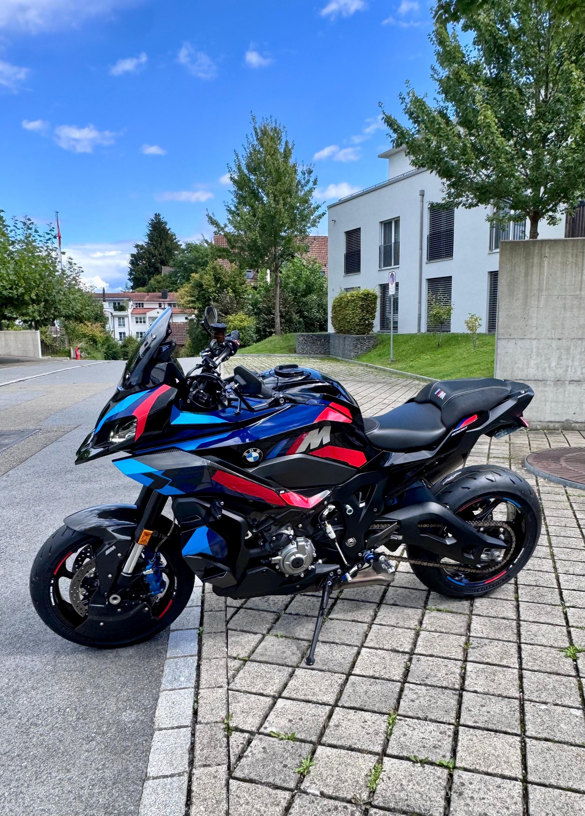 BMW M 1000 XR-showroom-element-1
