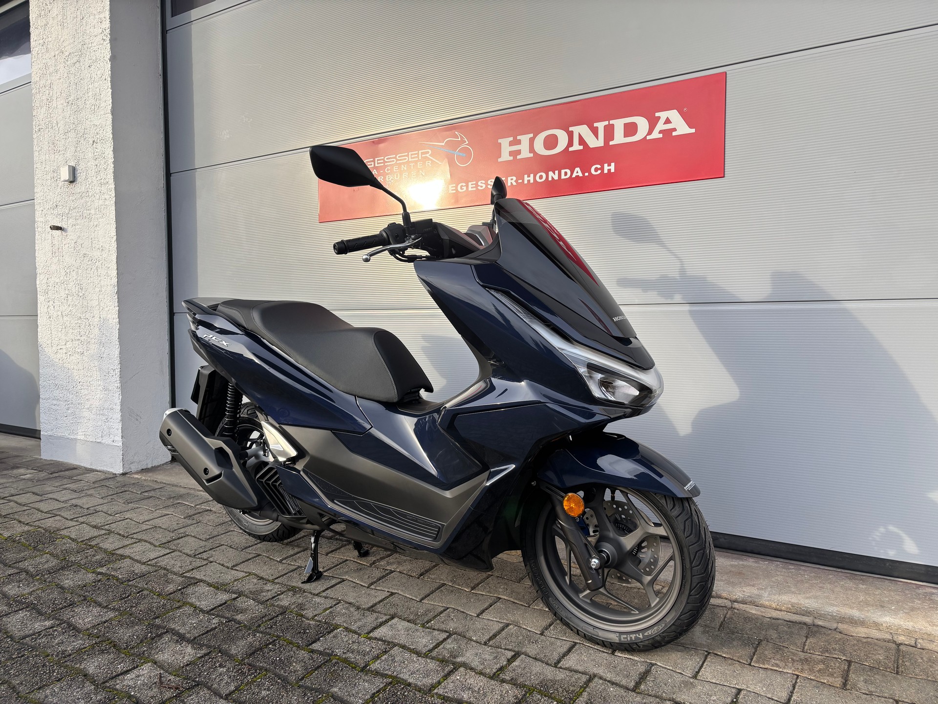HONDA PCX 125-showroom-element-1