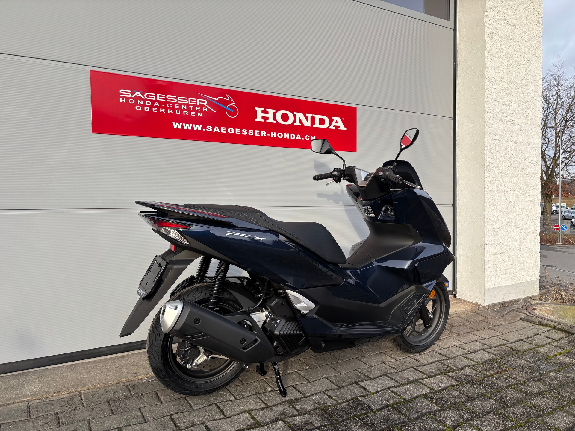 HONDA PCX 125-showroom-element-2