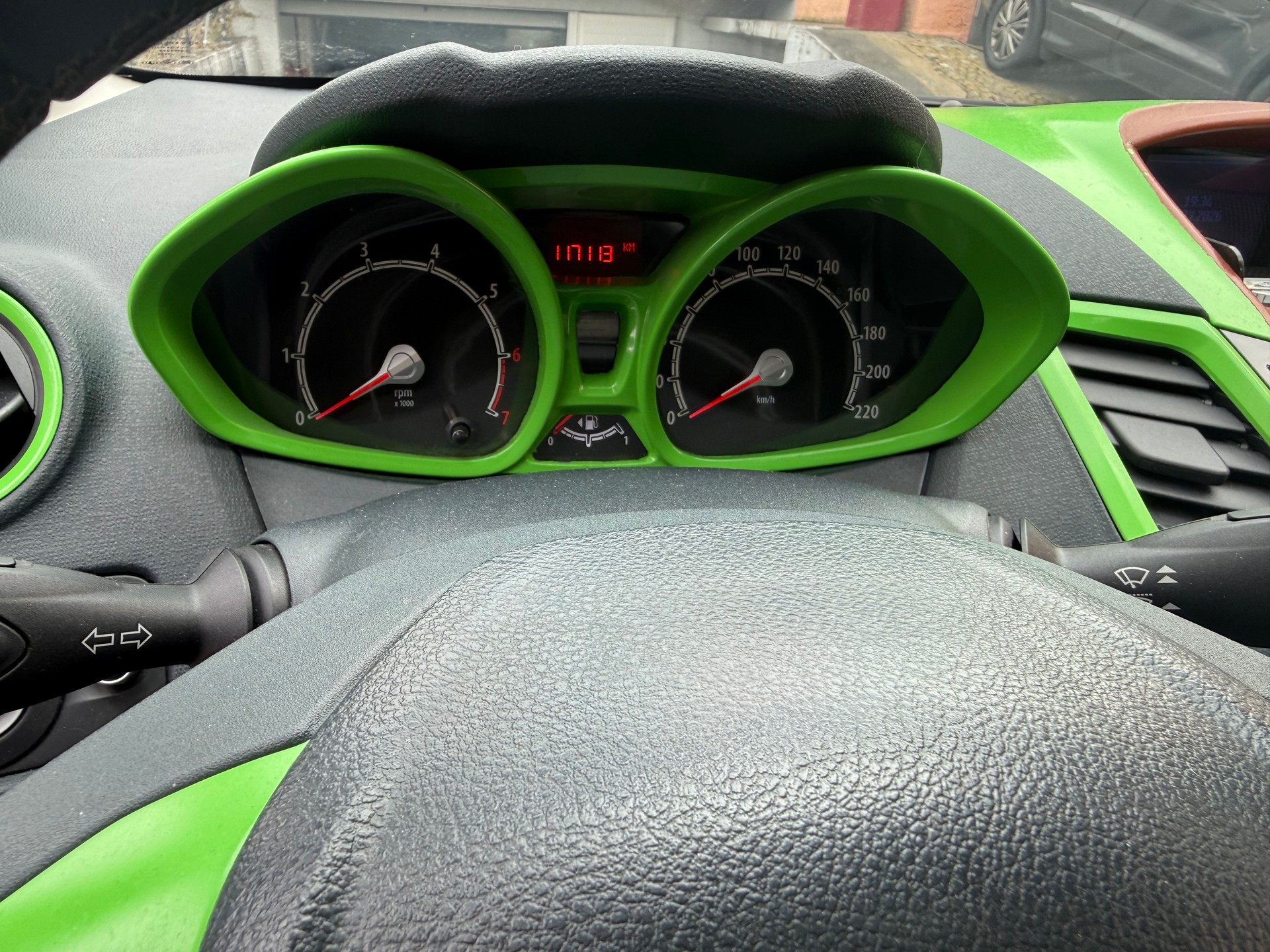 FORD Fiesta 1.6 16V Titanium-image-11