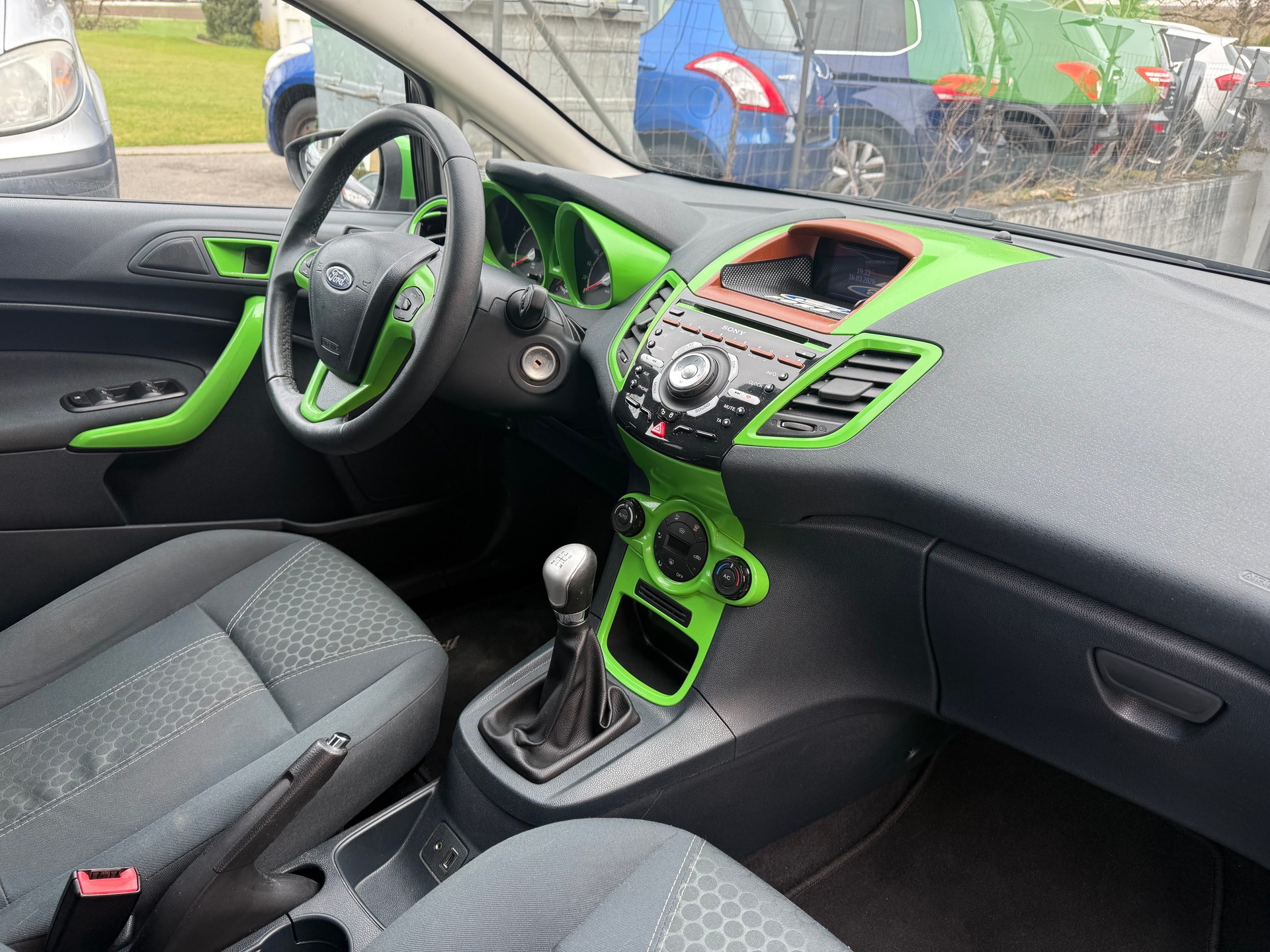 FORD Fiesta 1.6 16V Titanium-image-9