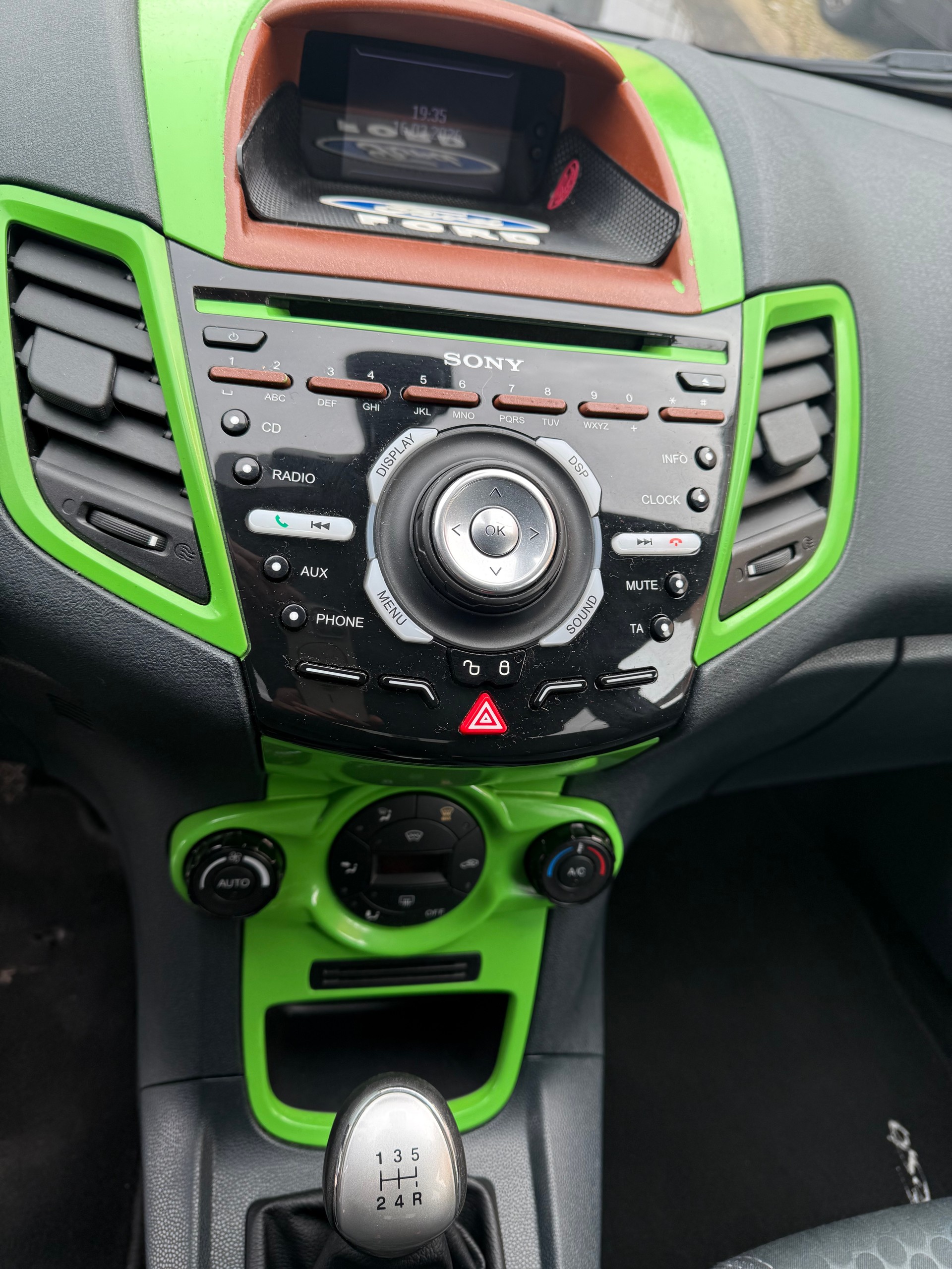 FORD Fiesta 1.6 16V Titanium-image-13
