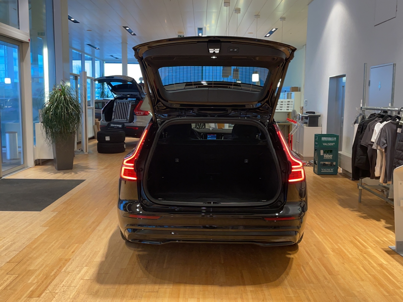 VOLVO V60 2.0 B4 Ultimate Dark-image-11