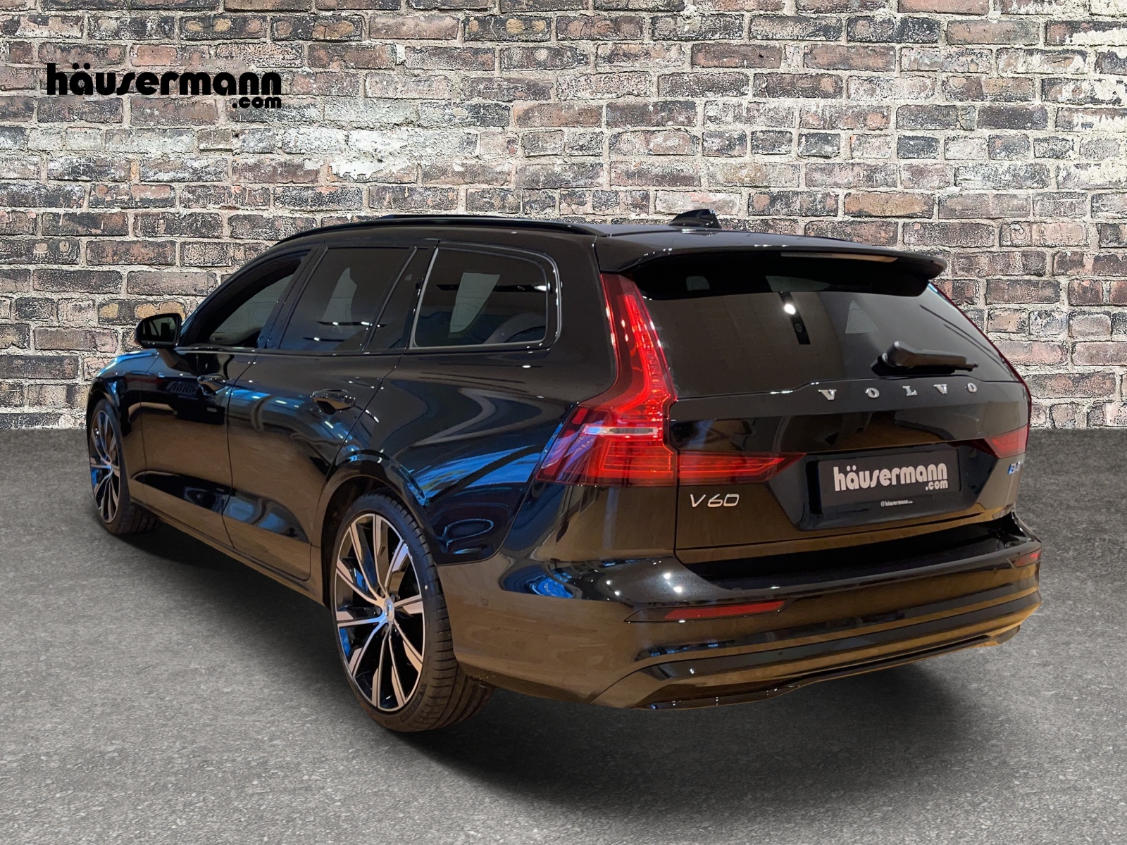 VOLVO V60 2.0 B4 Ultimate Dark-image-2
