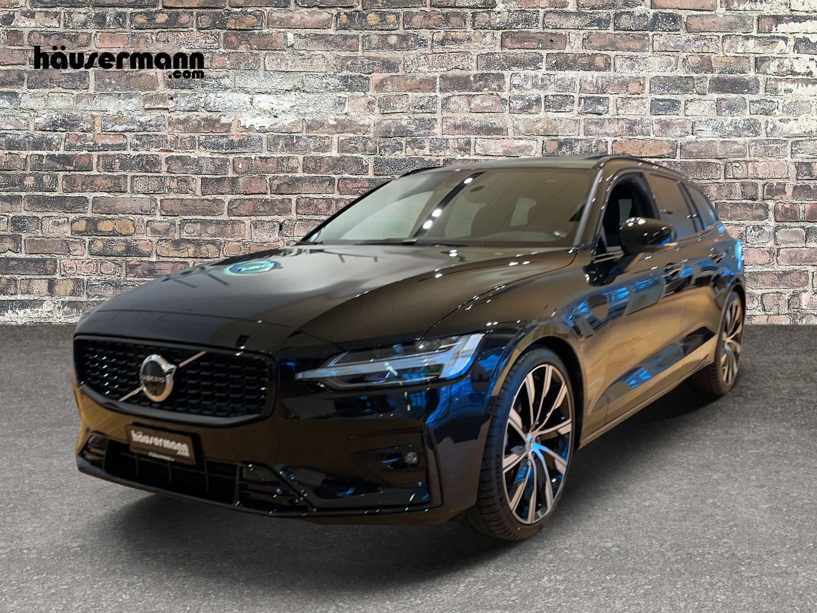 VOLVO V60 2.0 B4 Ultimate Dark-image-0