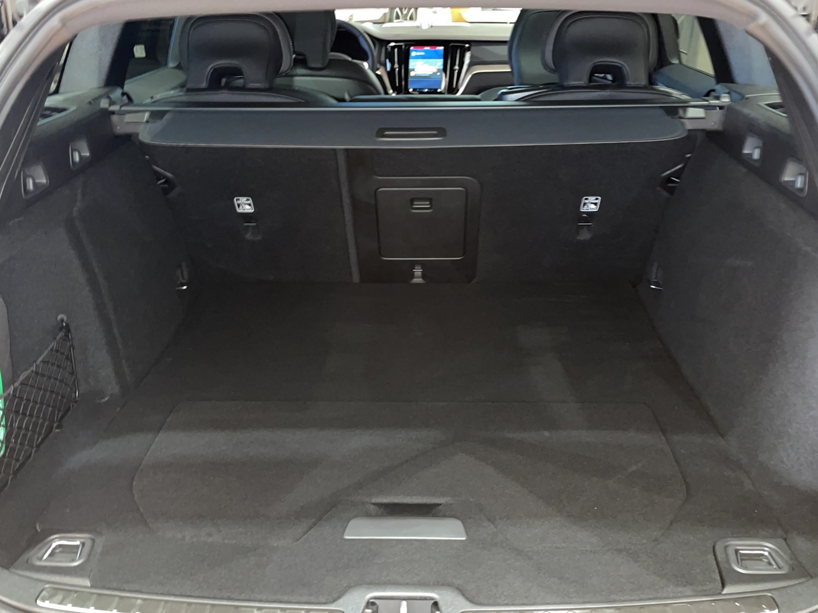 VOLVO V60 2.0 B4 Ultimate Dark-image-12