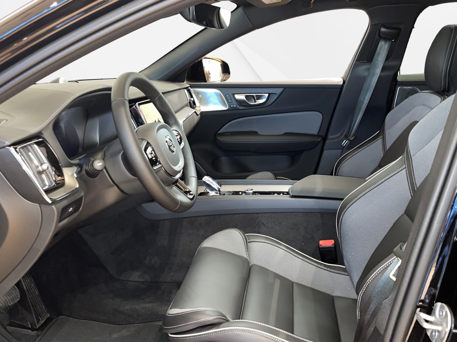 VOLVO V60 2.0 B4 Ultimate Dark-image-3