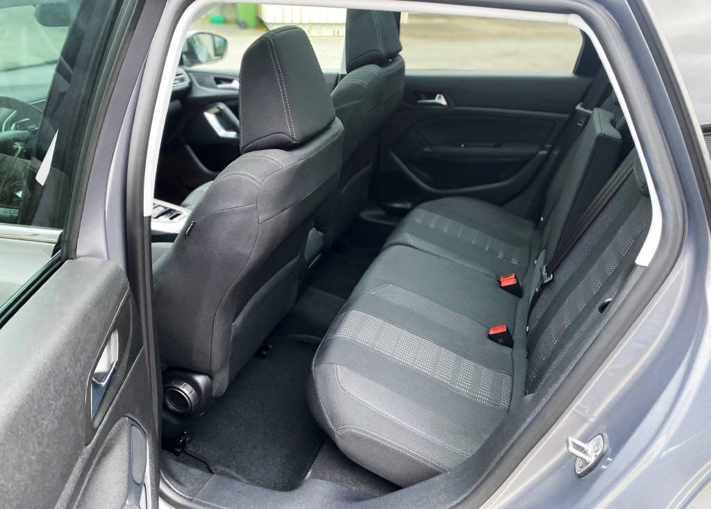 PEUGEOT 308 SW 2.0 BlueHDi Allure-image-10