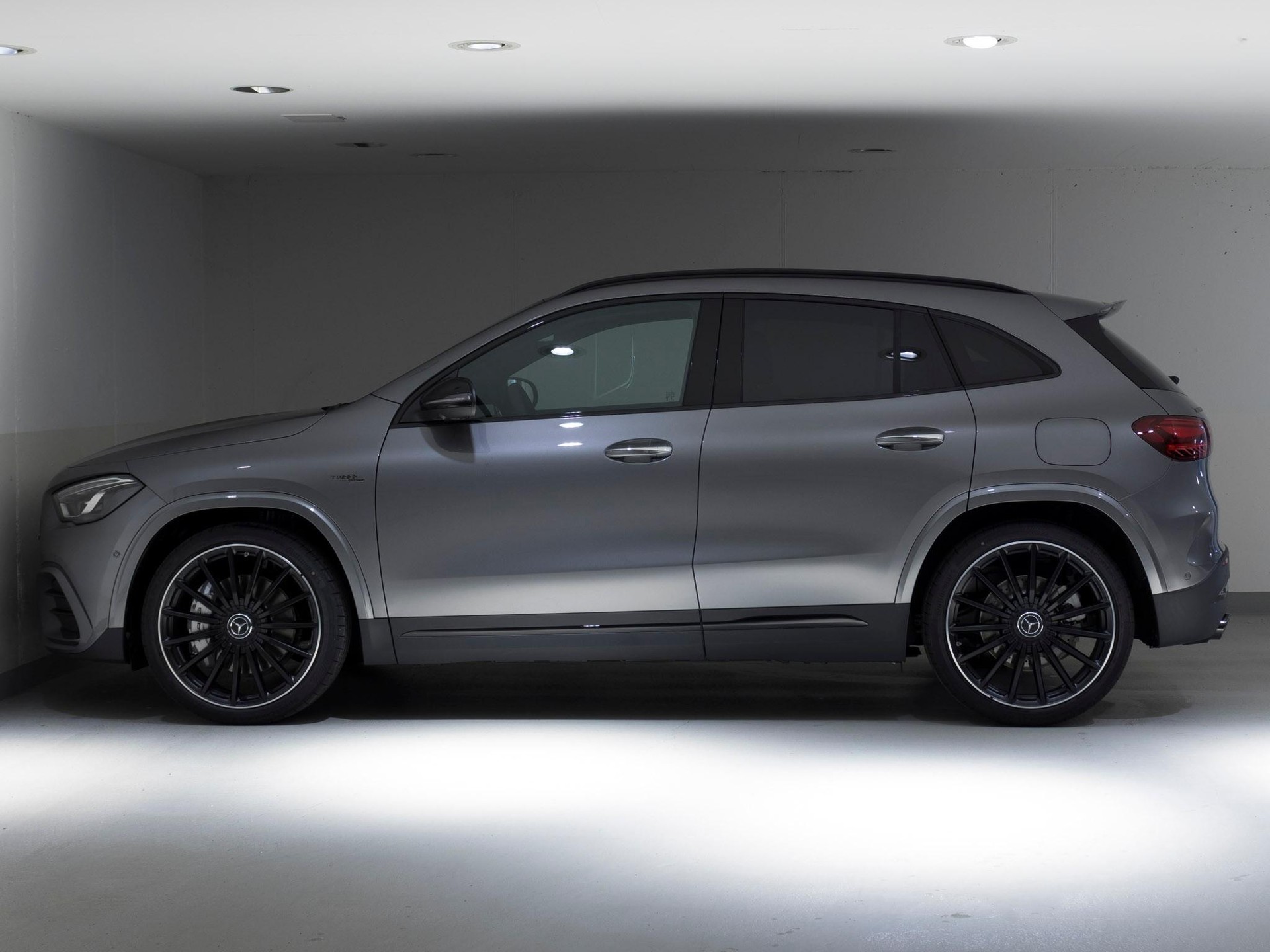 MERCEDES-BENZ GLA 35 AMG 4MATIC-image-5
