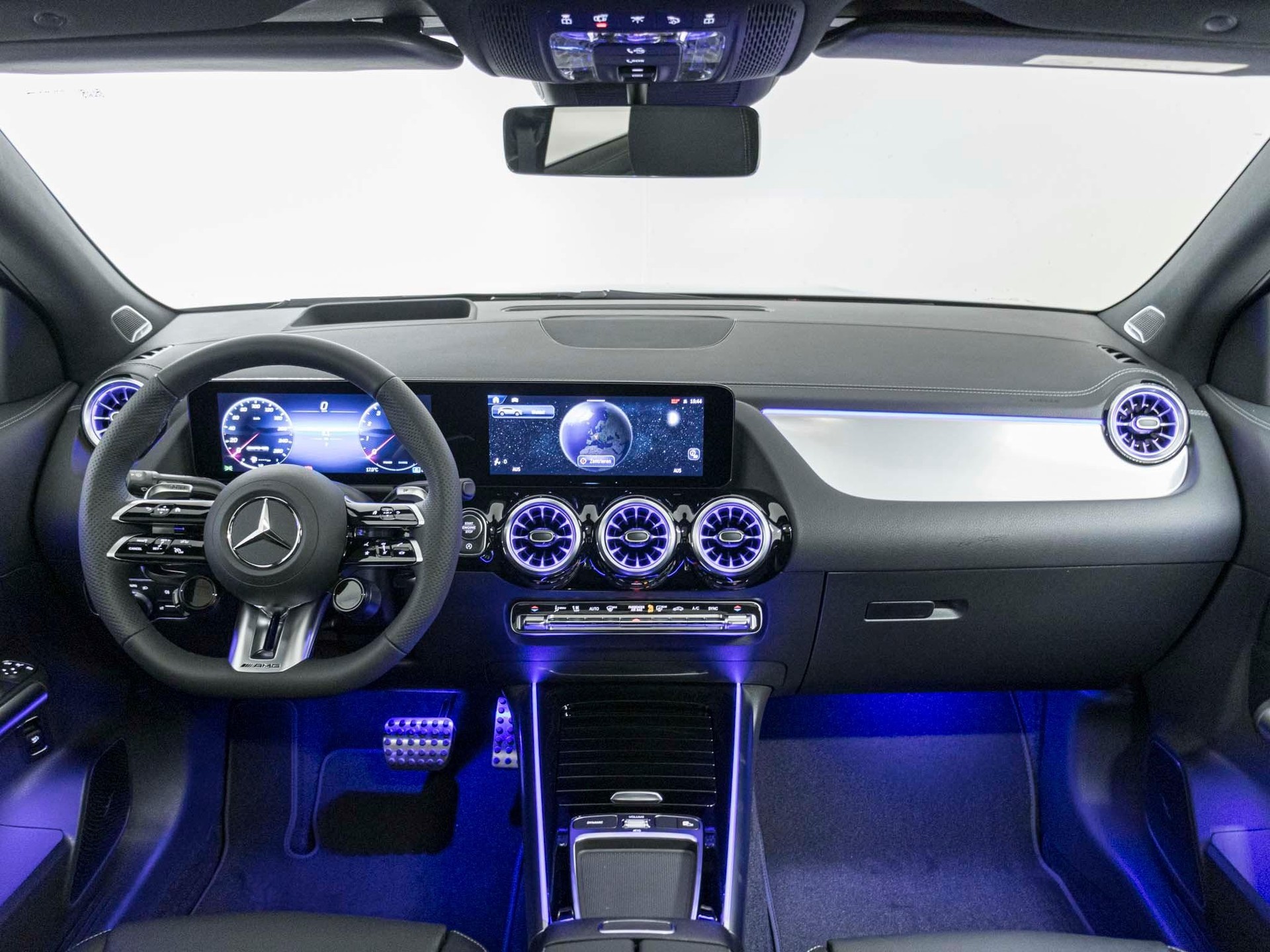 MERCEDES-BENZ GLA 35 AMG 4MATIC-image-11