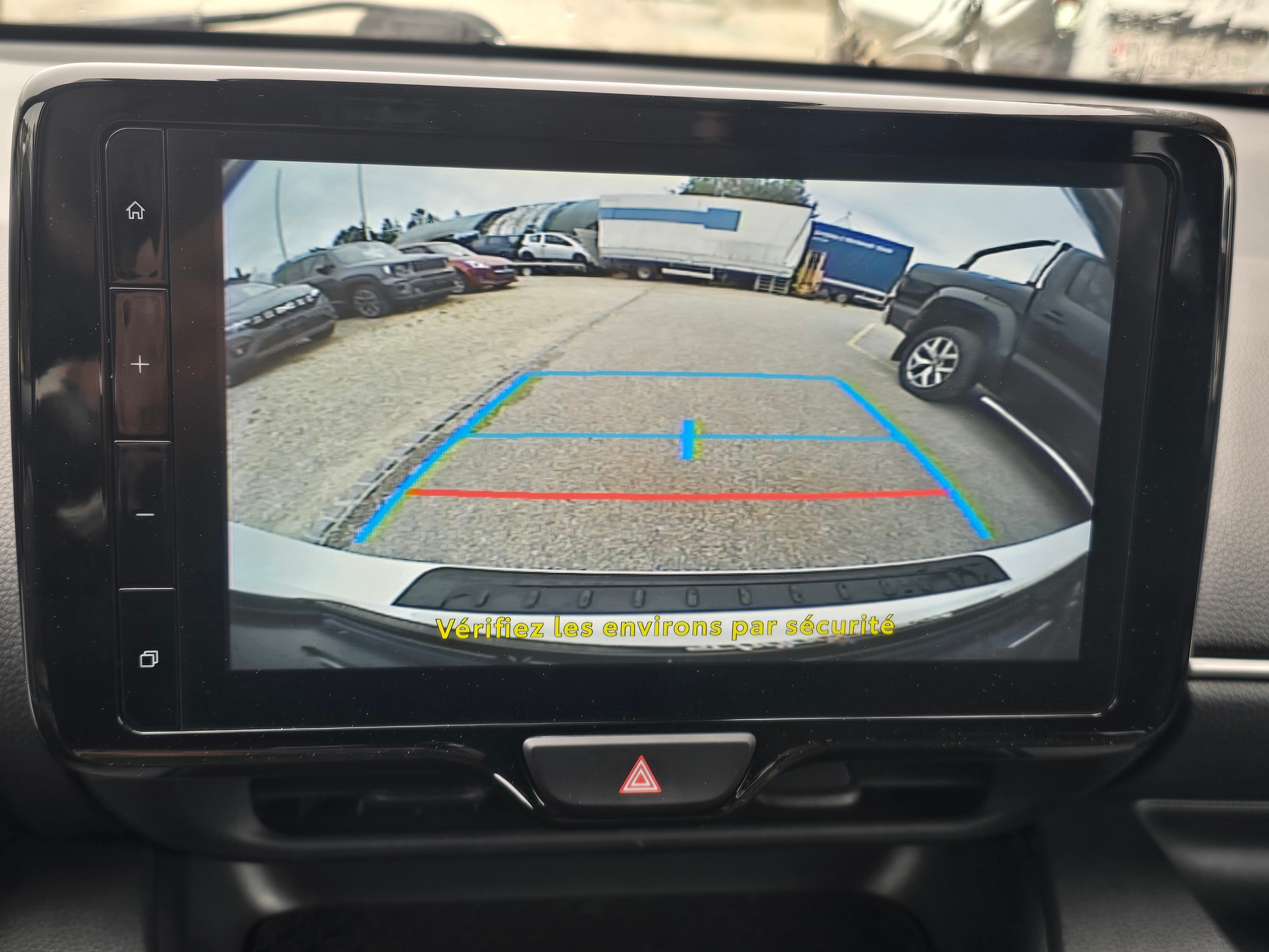 TOYOTA Yaris 1.5 Comfort e-CVT-image-13