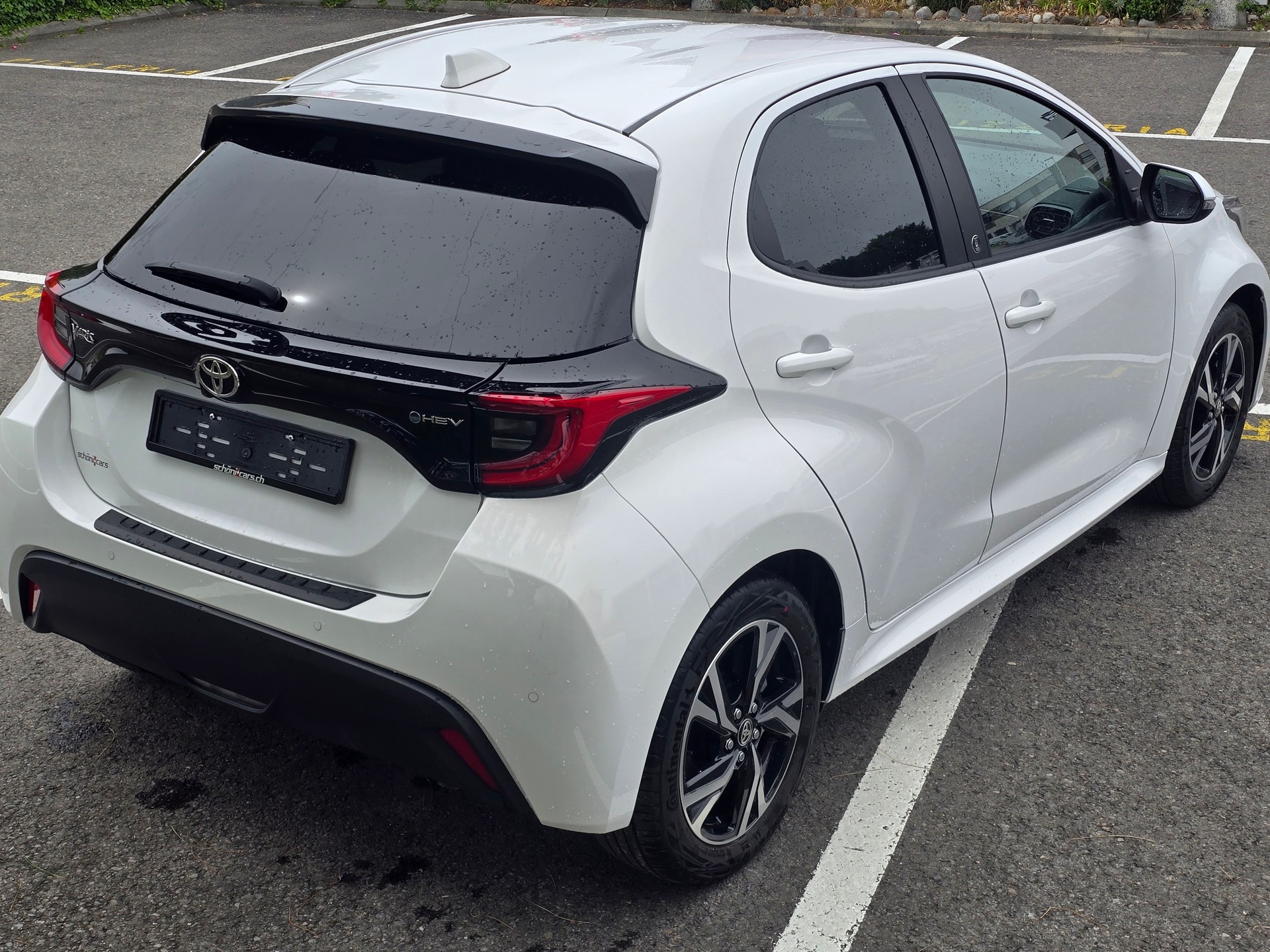 TOYOTA Yaris 1.5 Comfort e-CVT-image-4