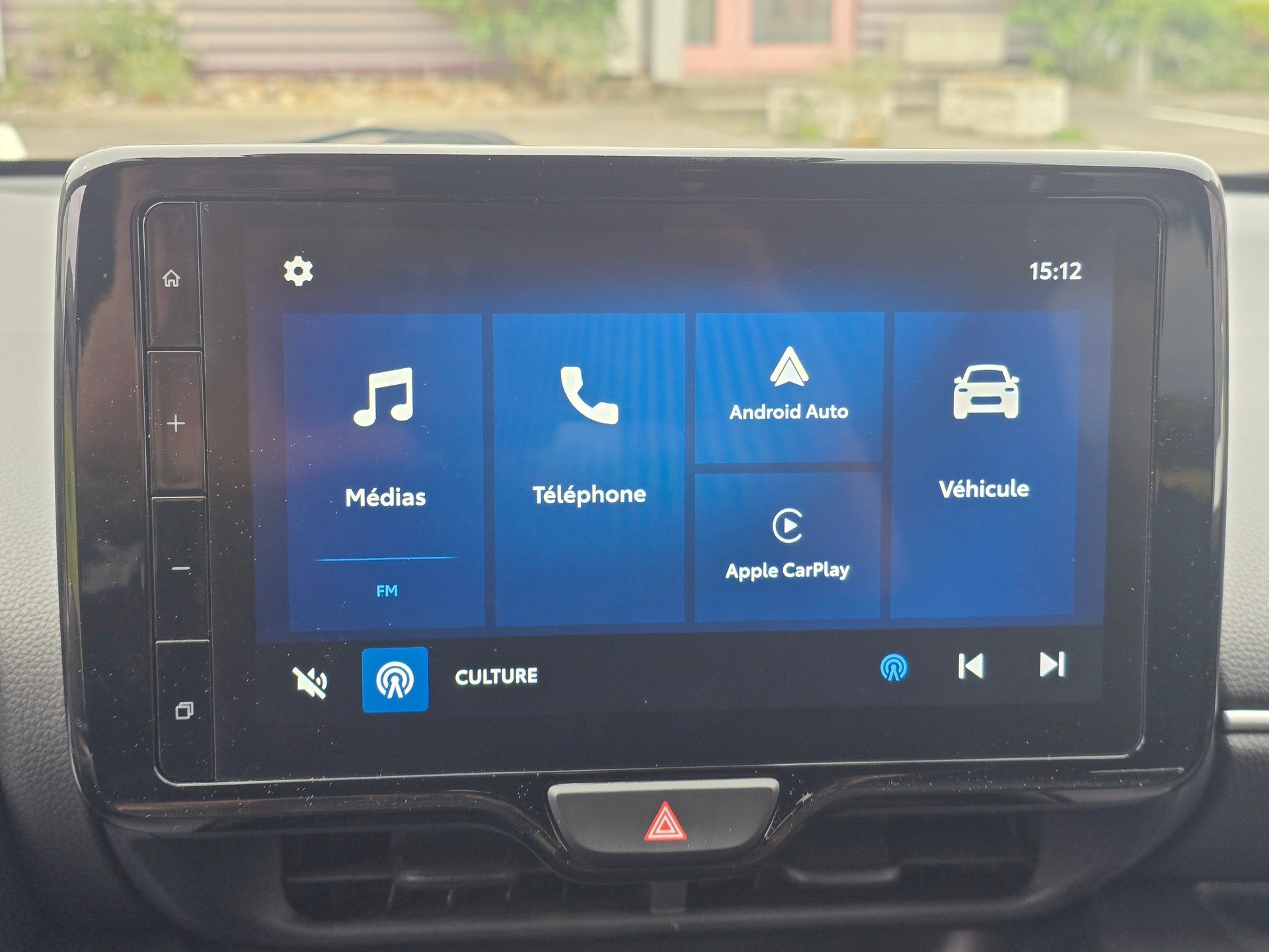 TOYOTA Yaris 1.5 Comfort e-CVT-image-9