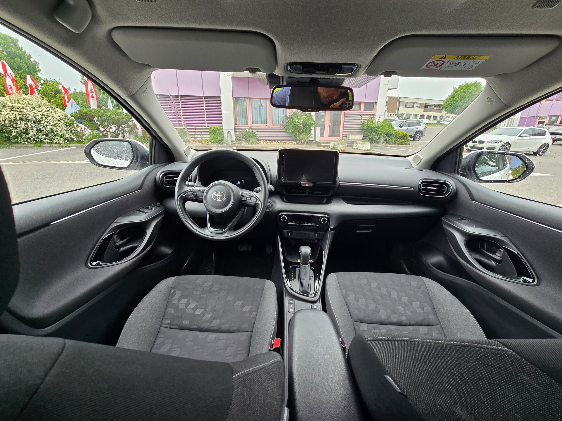 TOYOTA Yaris 1.5 Comfort e-CVT-image-7