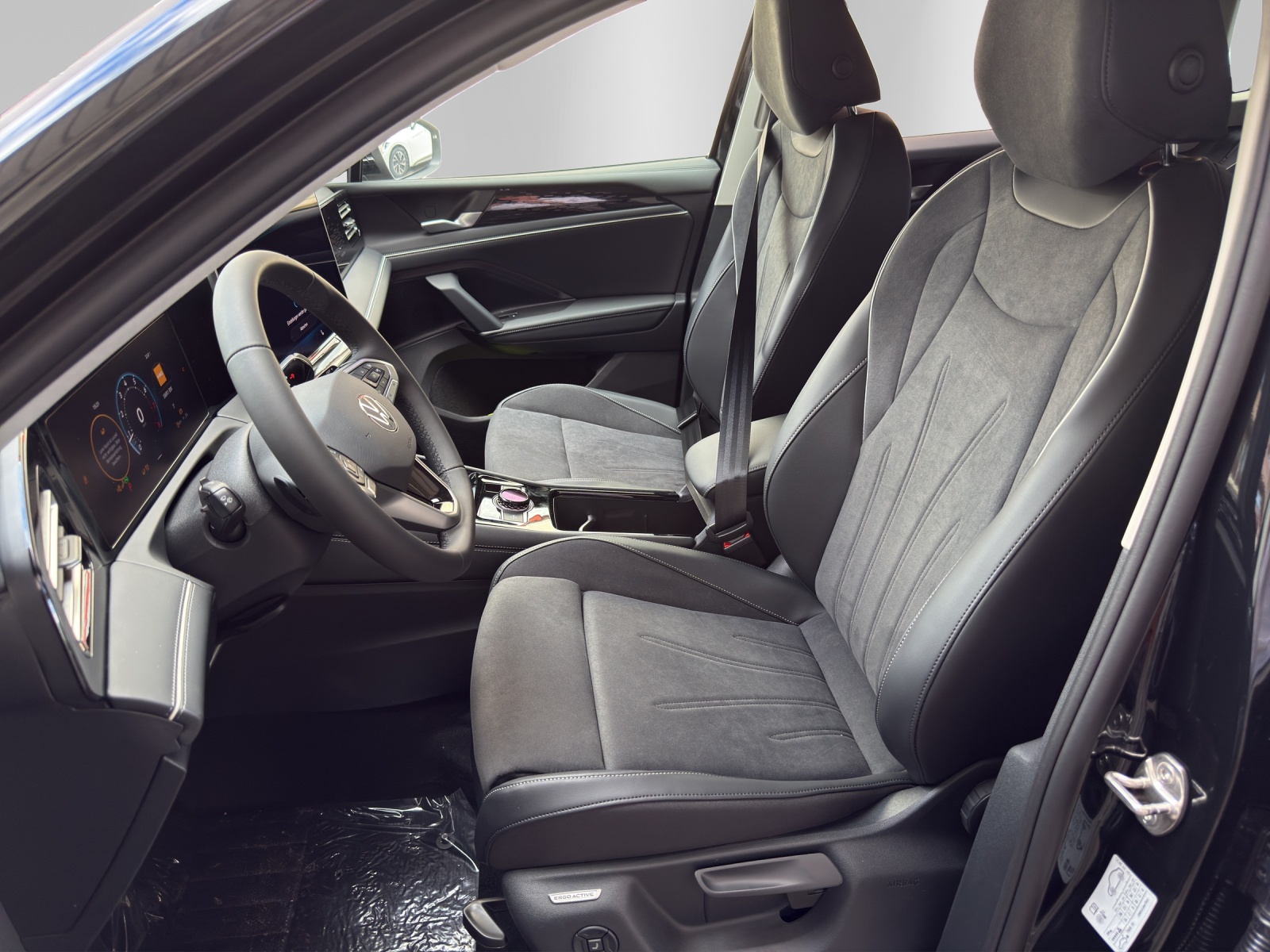 VW Tiguan 2.0 TSI DSG Elegance 4Motion-image-8