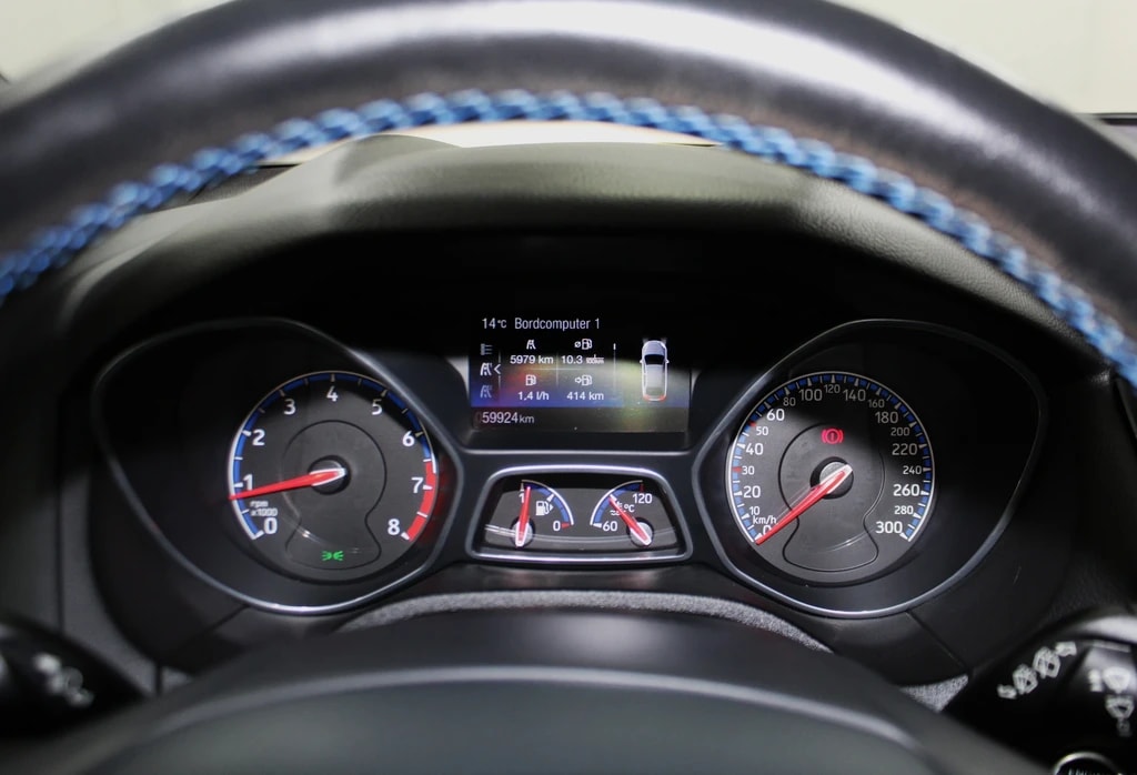 FORD Focus 2.3 EcoBoost RS AWD / Schalensitze/ Milltek-Auspuffanlage/ CH-Fahrzeug-image-14