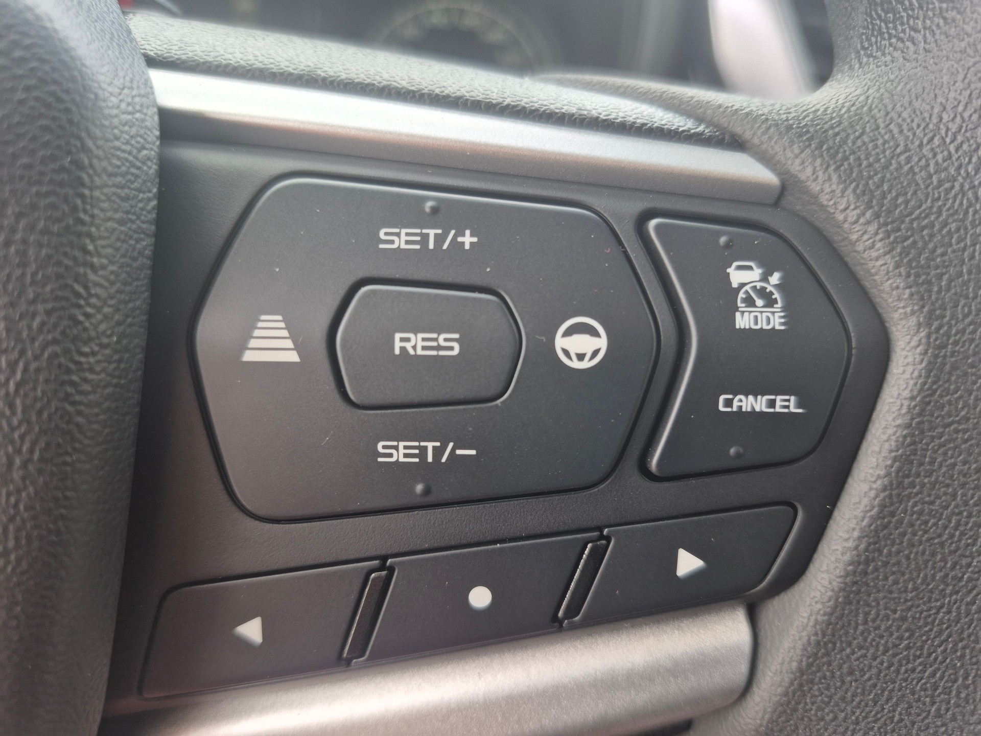 ISUZU D-MAX 1.9 CrewCab N60BB+ 4x4-image-25