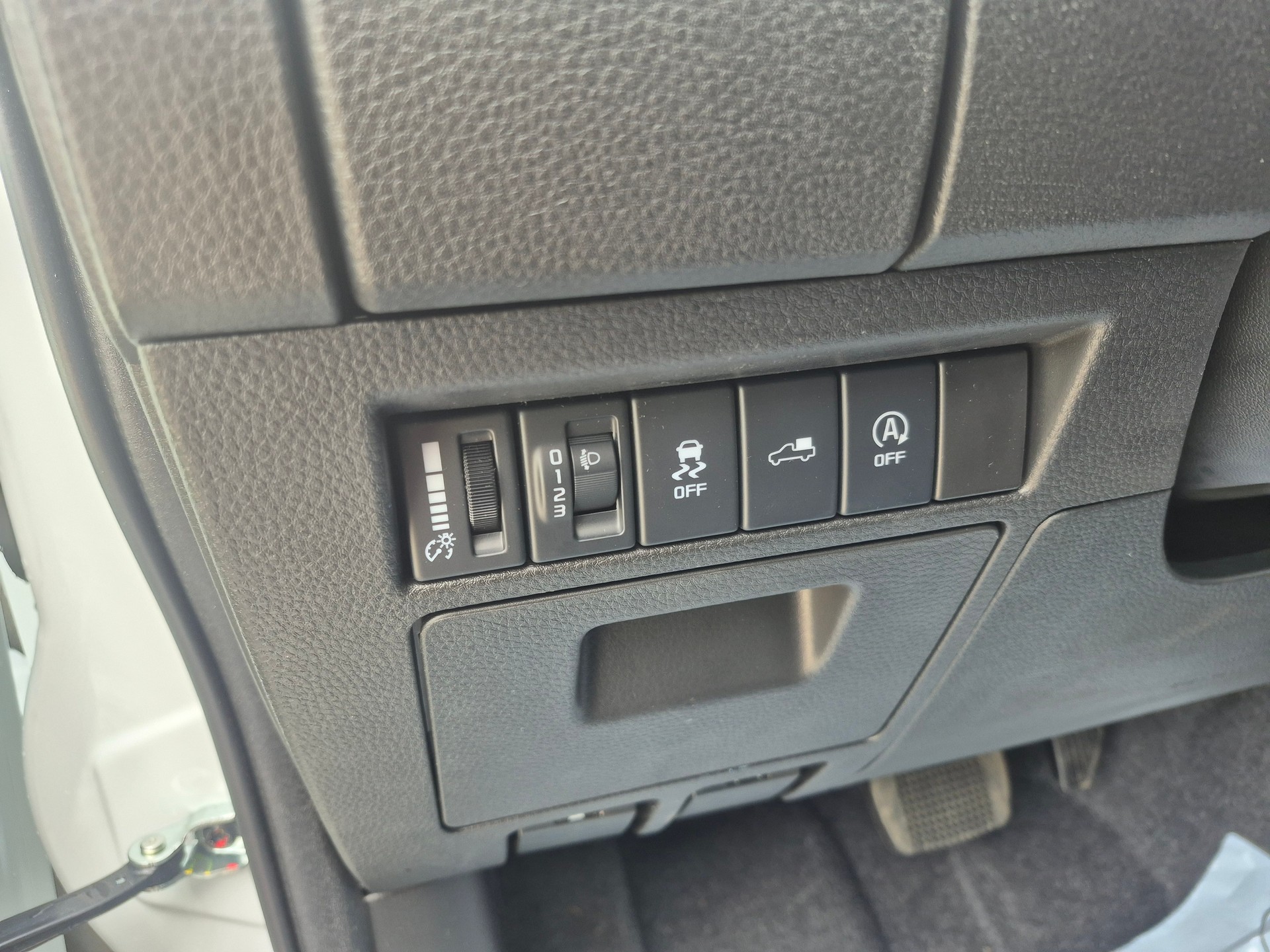 ISUZU D-MAX 1.9 CrewCab N60BB+ 4x4-image-17