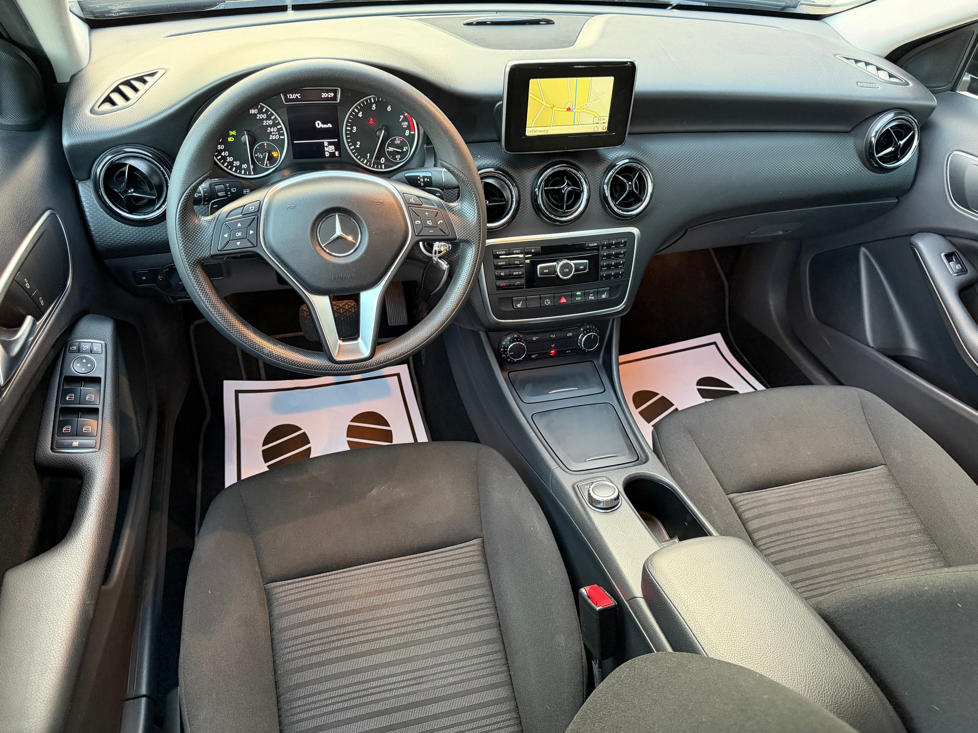 MERCEDES-BENZ A 180 7G-DCT-image-7